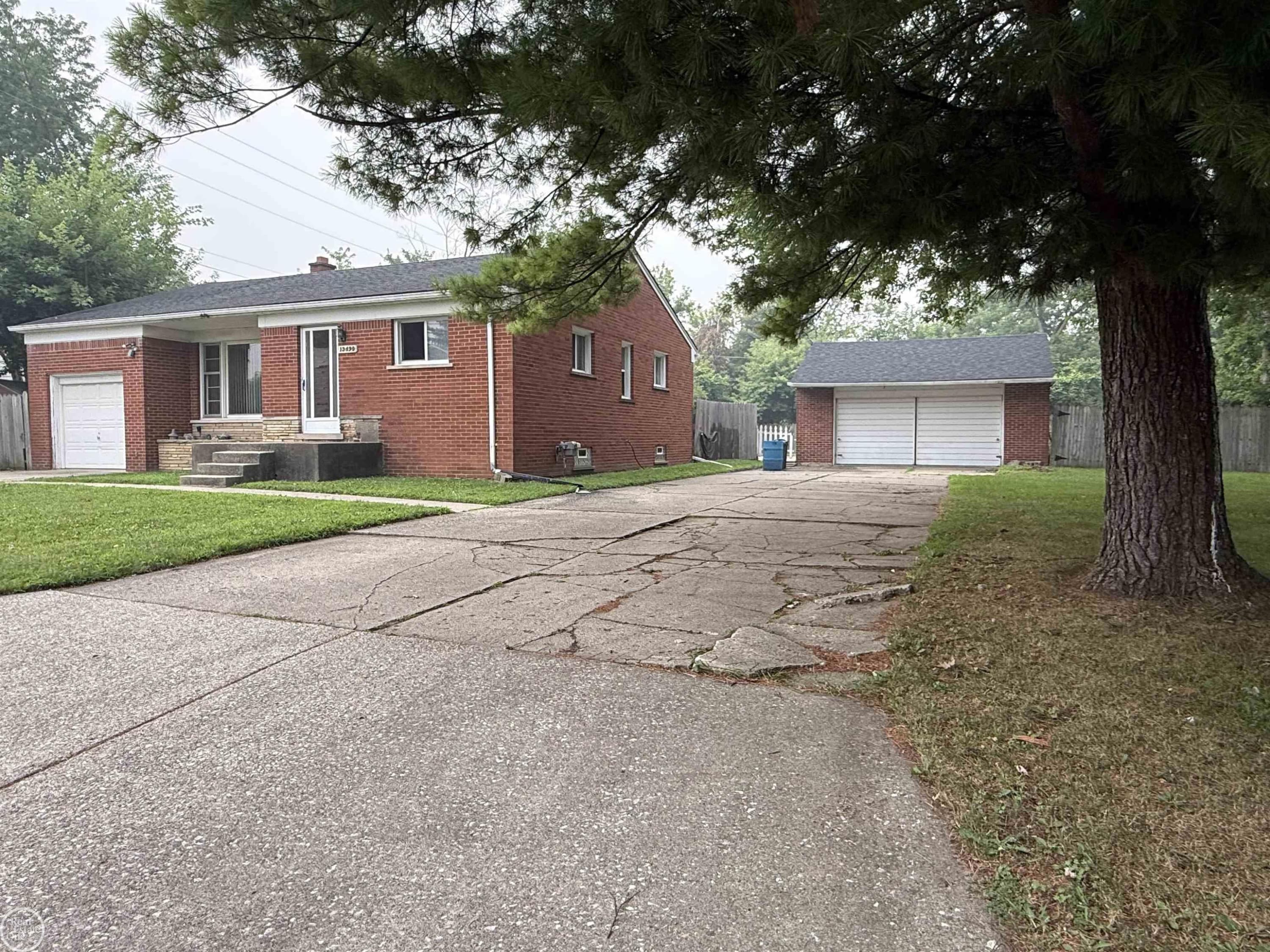 13490 Brainwood Street, Warren, MI 48089