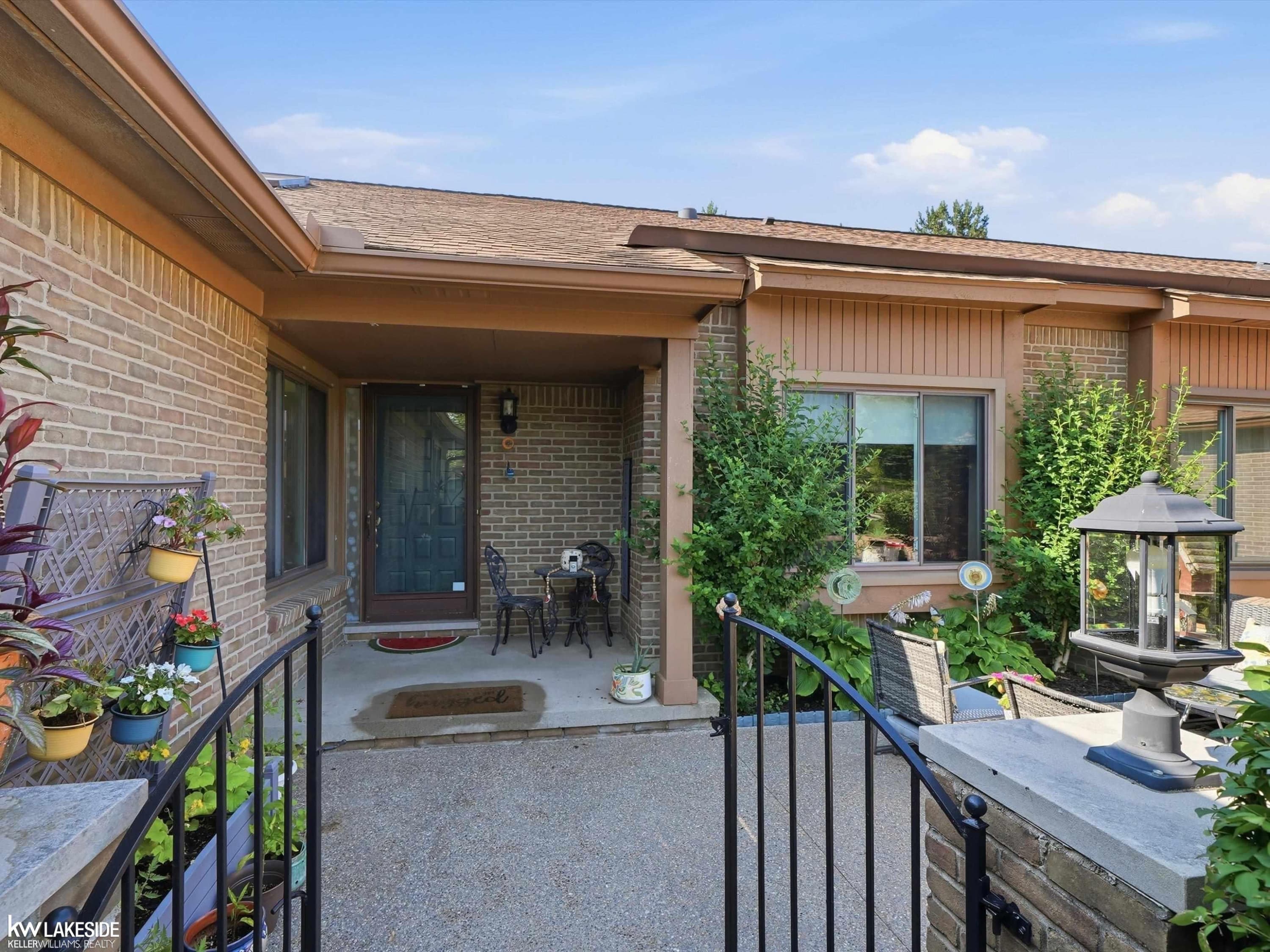 2126 London Bridge Drive, Rochester Hills, MI 48307