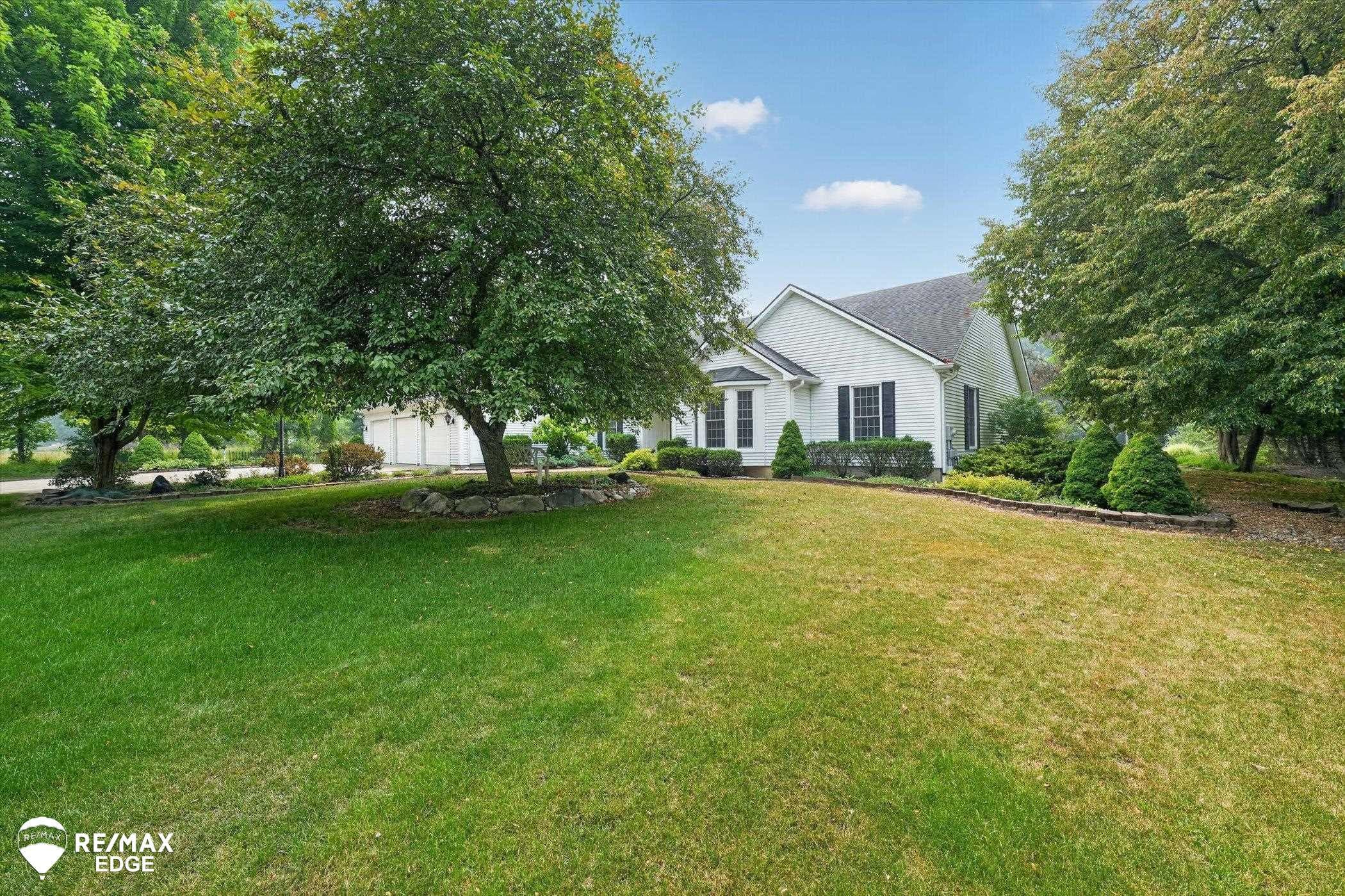 7190 E Maple Avenue, Grand Blanc, MI 48439