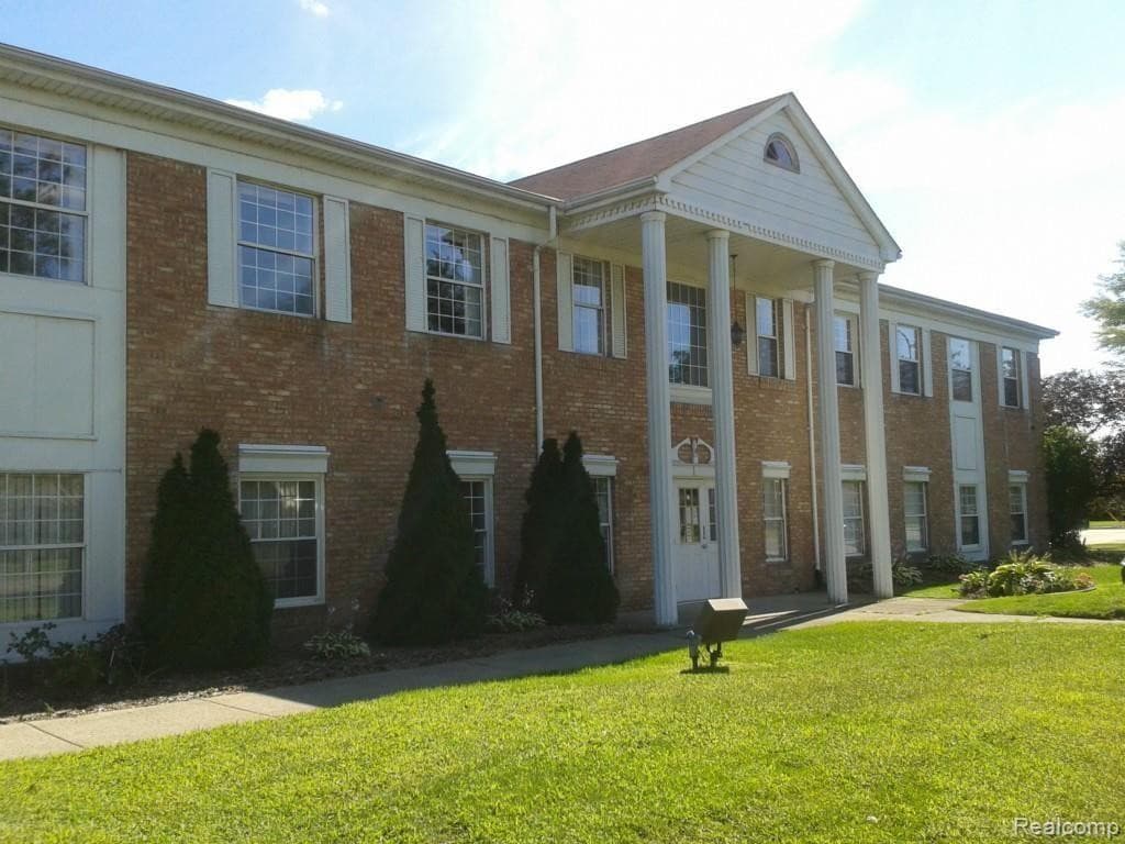 12434 12 Mile Road Road, Warren, MI 48093