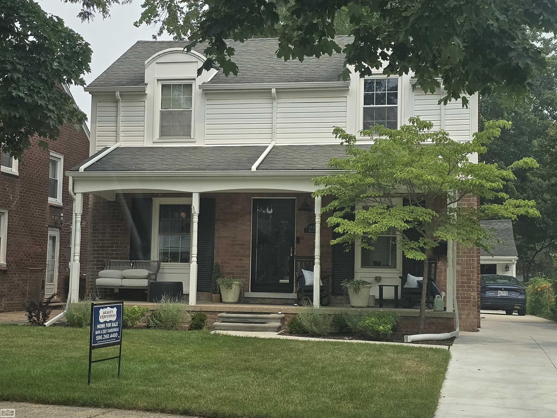 1830 Kenmore Drive, Grosse Pointe Woods, MI 48236