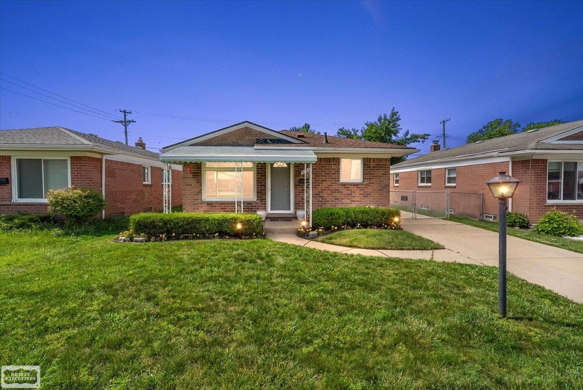 8340 Gerald Avenue, Warren, MI 48093