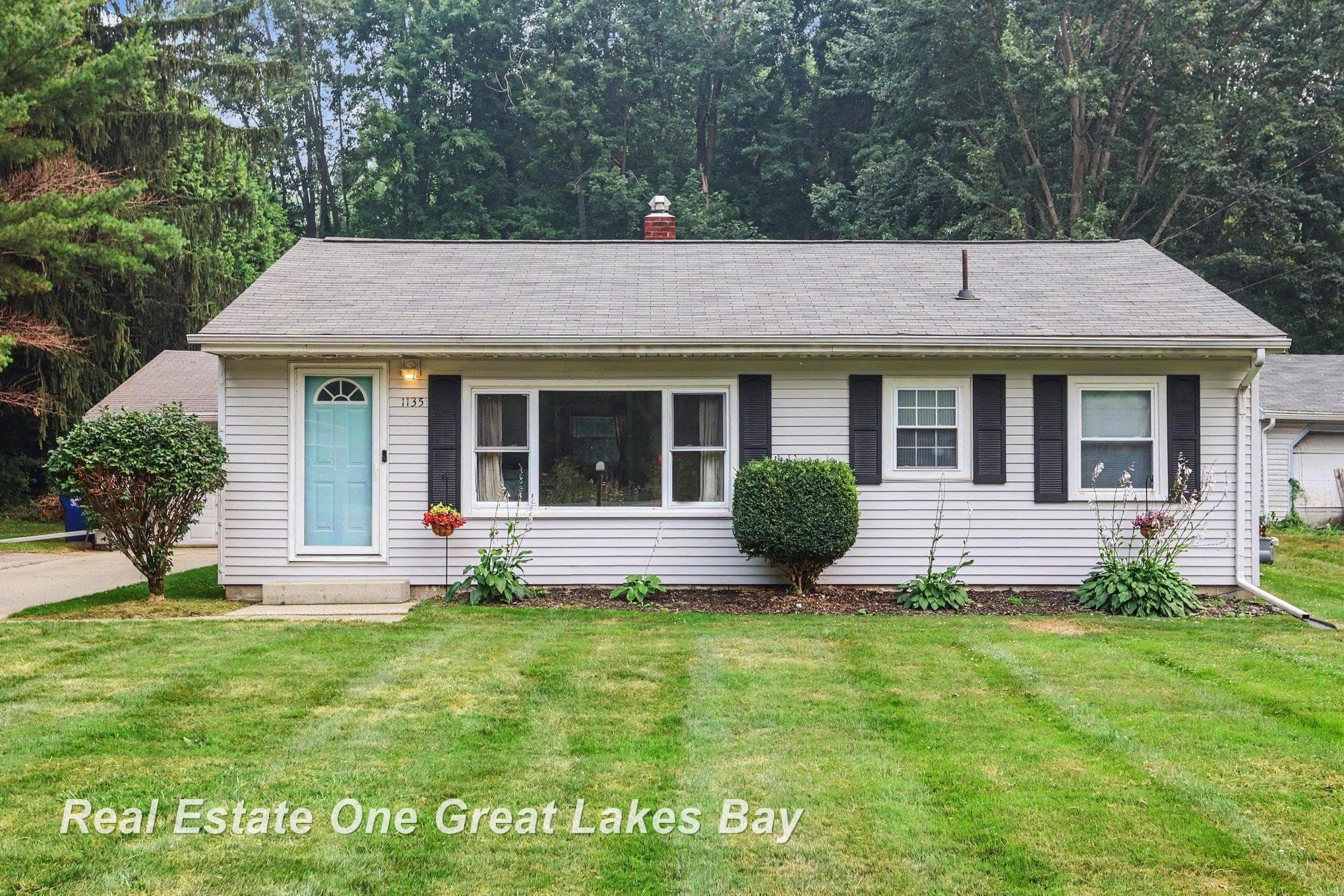 1135 W Moore Road, Saginaw, MI 48601