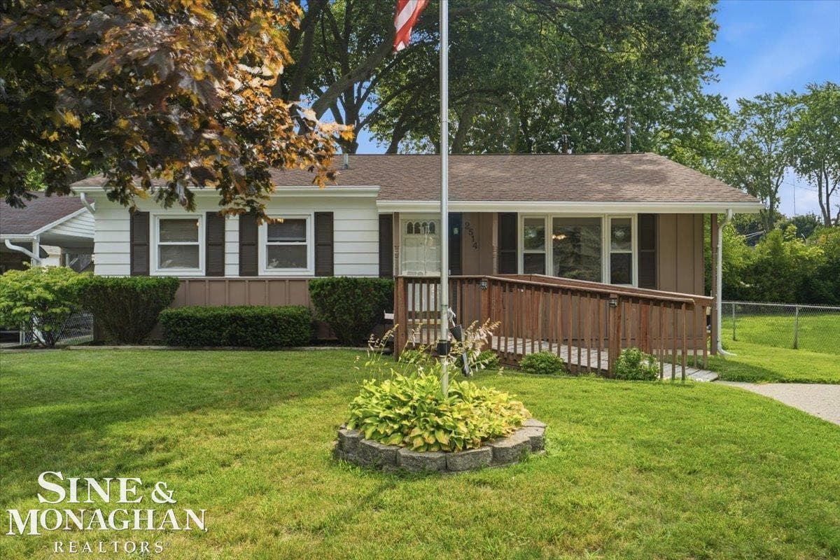 2514 22nd Avenue, Port Huron, MI 48060