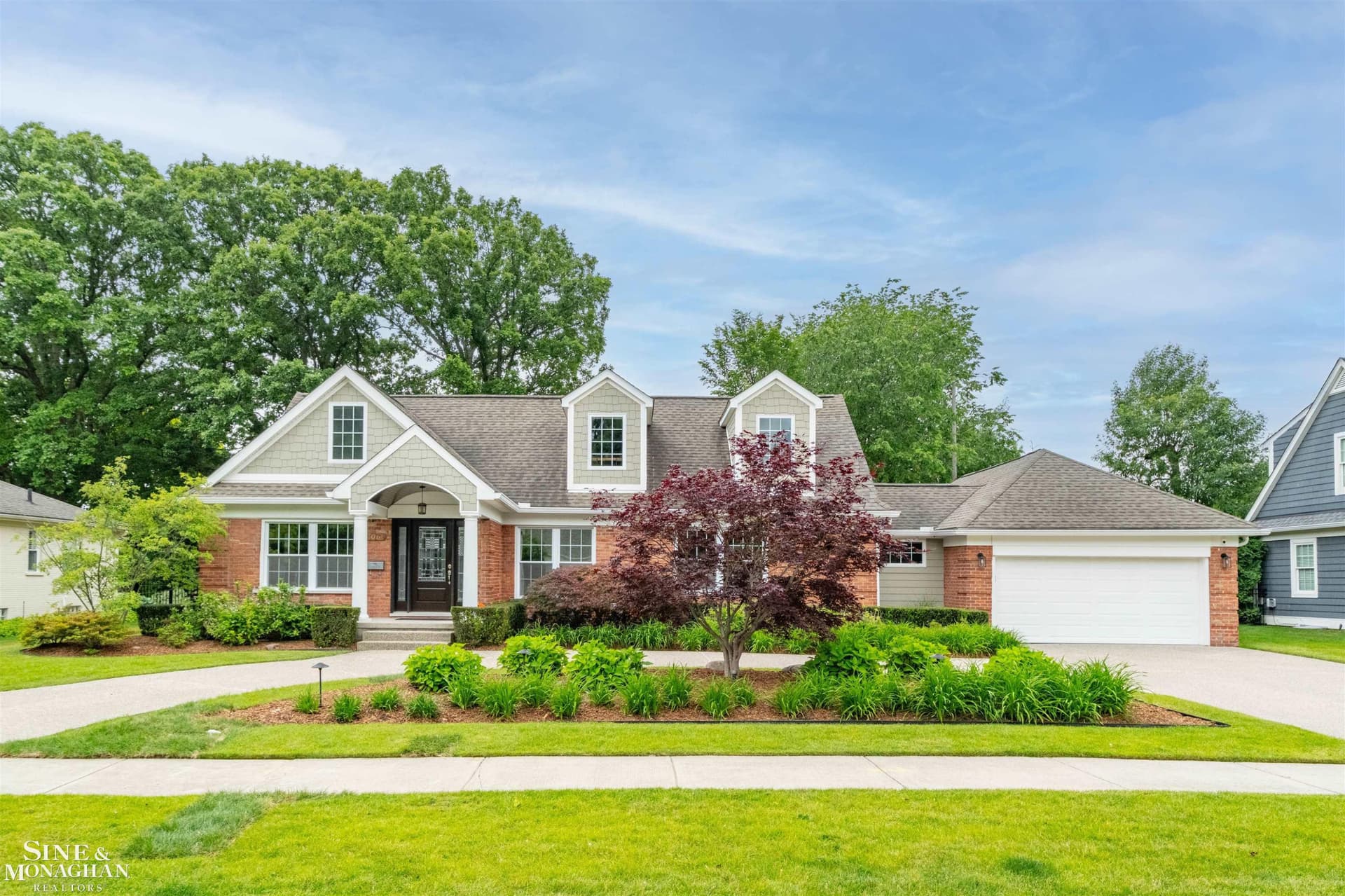 1061 N Renaud Road, Grosse Pointe Woods, MI 48236
