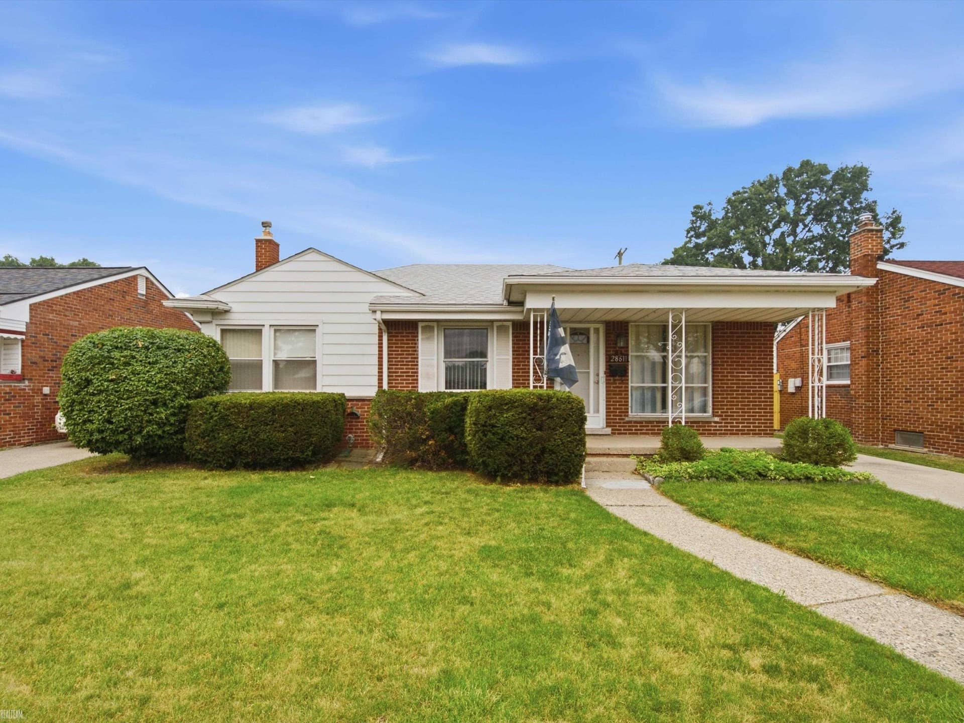 28611 Groveland Street, Roseville, MI 48066