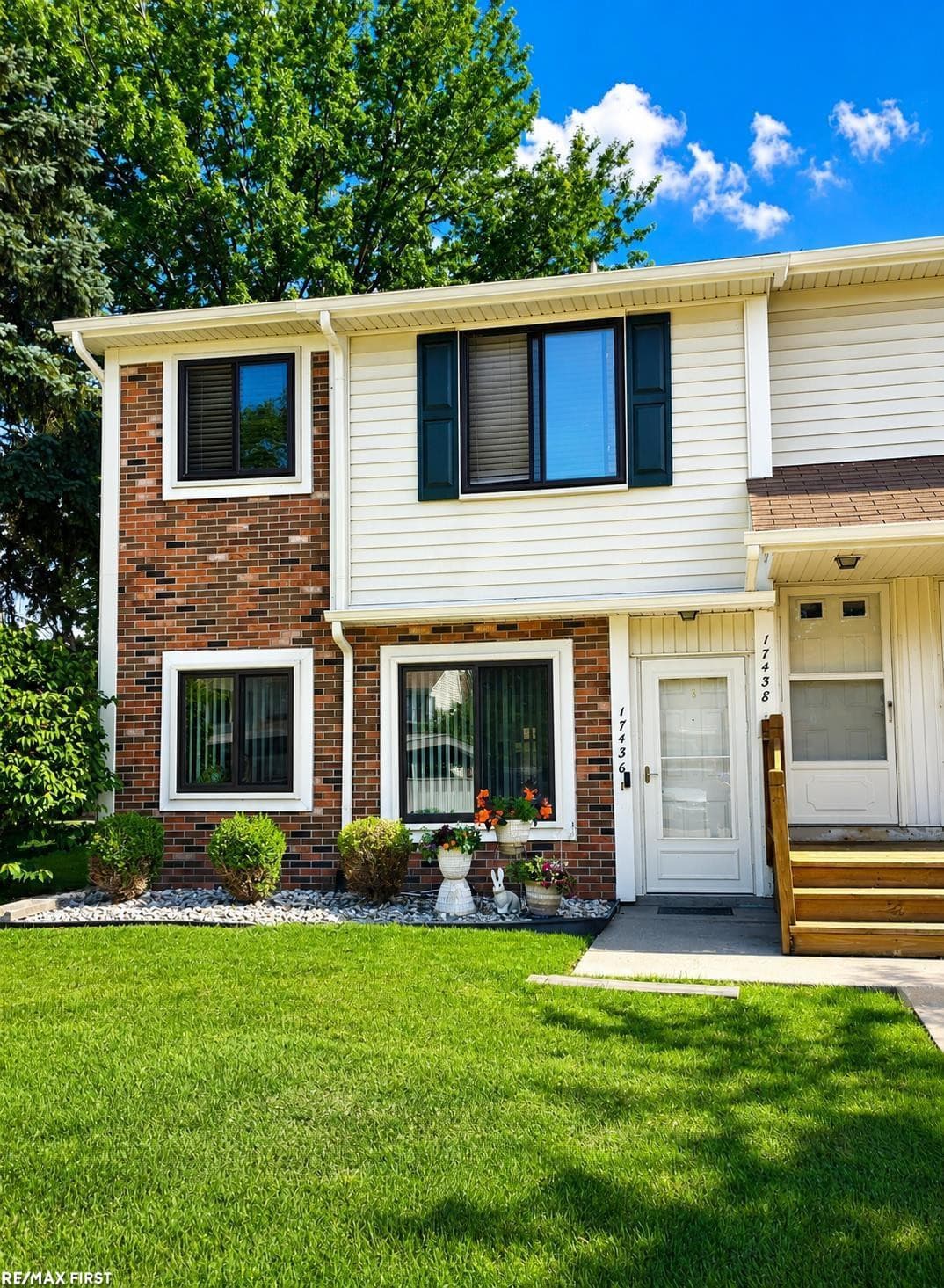 17438 Utica Oaks Lane, Roseville, MI 48066