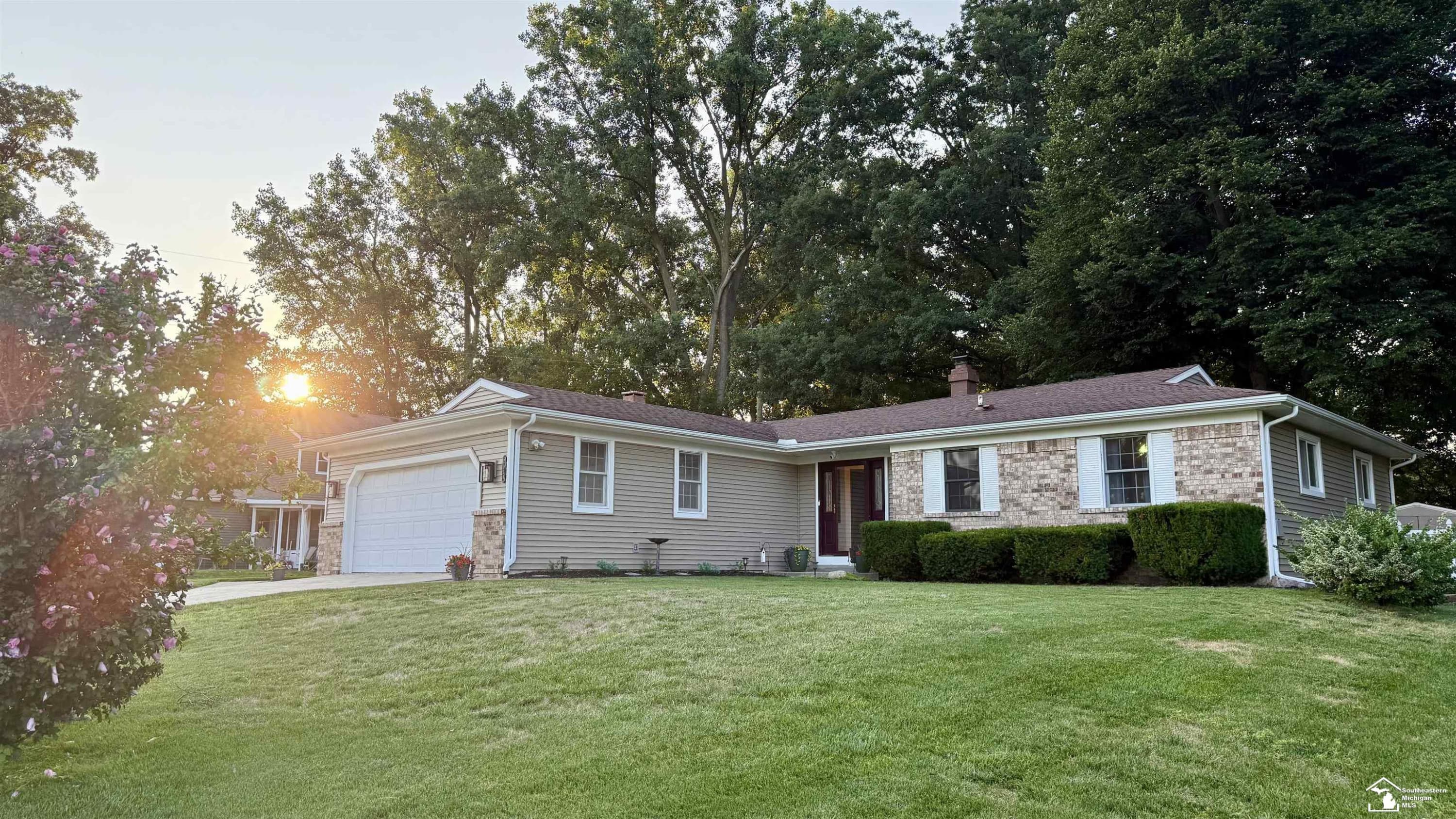 2038 Carisbrook Drive, Temperance, MI 48182
