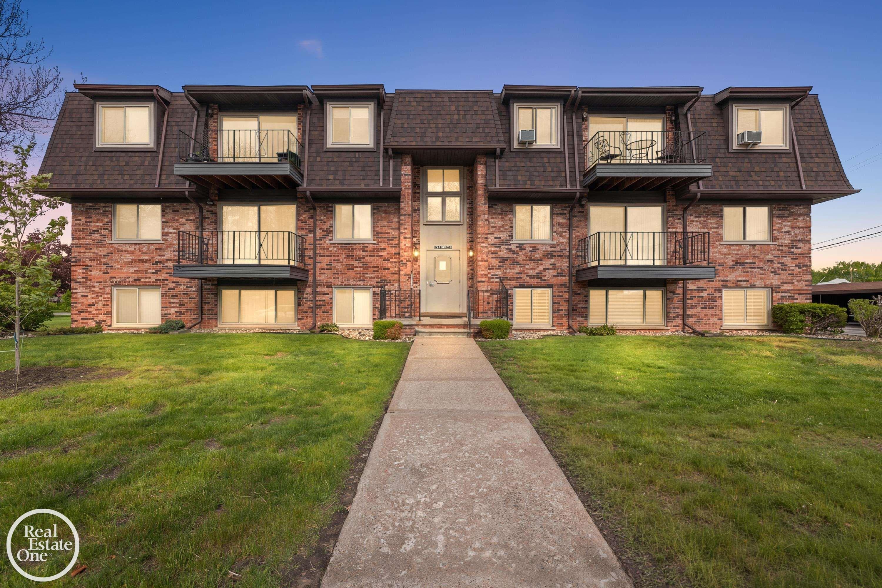 225 Riviera Drive, 46, Saint Clair Shores, MI 48080
