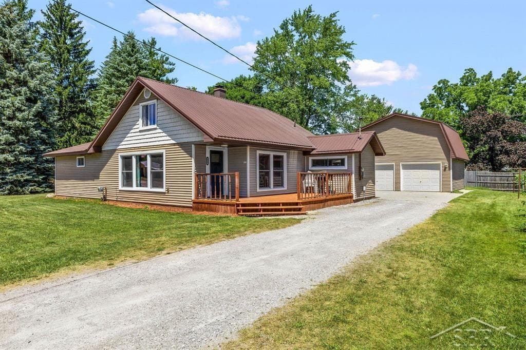 206 W Railway Street, Coleman, MI 48618