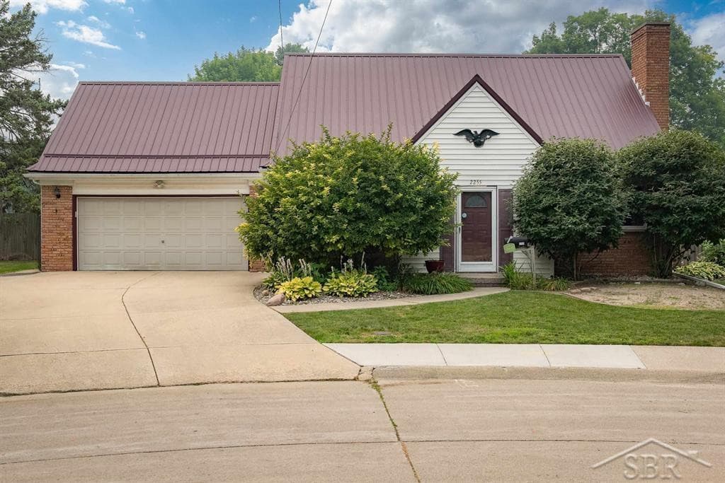 2255 Mayfield Road, Saginaw, MI 48602