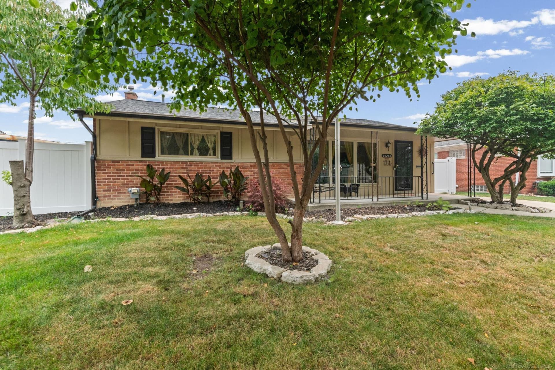 30230 Rosebriar Street, Saint Clair Shores, MI 48082
