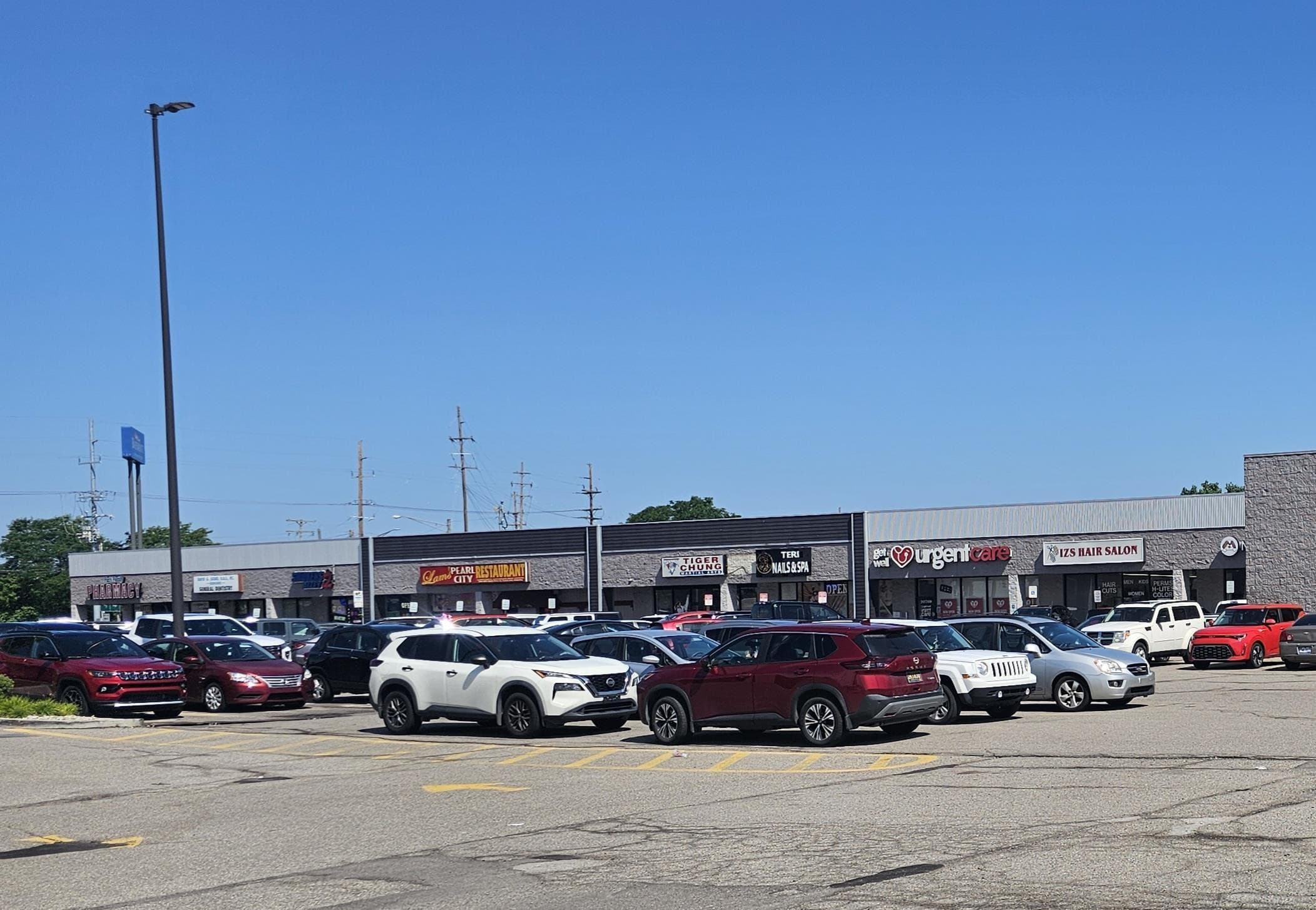 20773 13 Mile Rd, Roseville, MI 48066