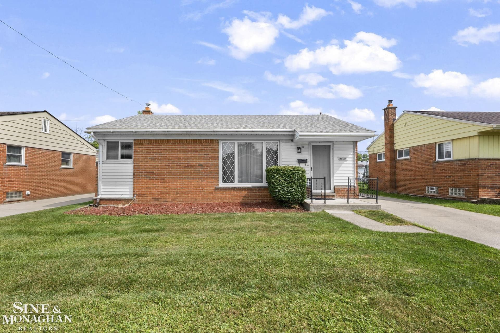 21313 Tanglewood Street, Saint Clair Shores, MI 48082