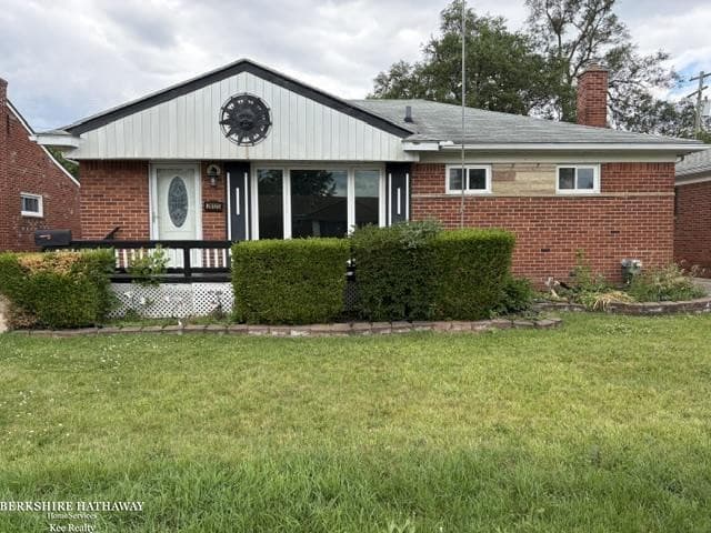 26125 Huntington Drive, Roseville, MI 48066