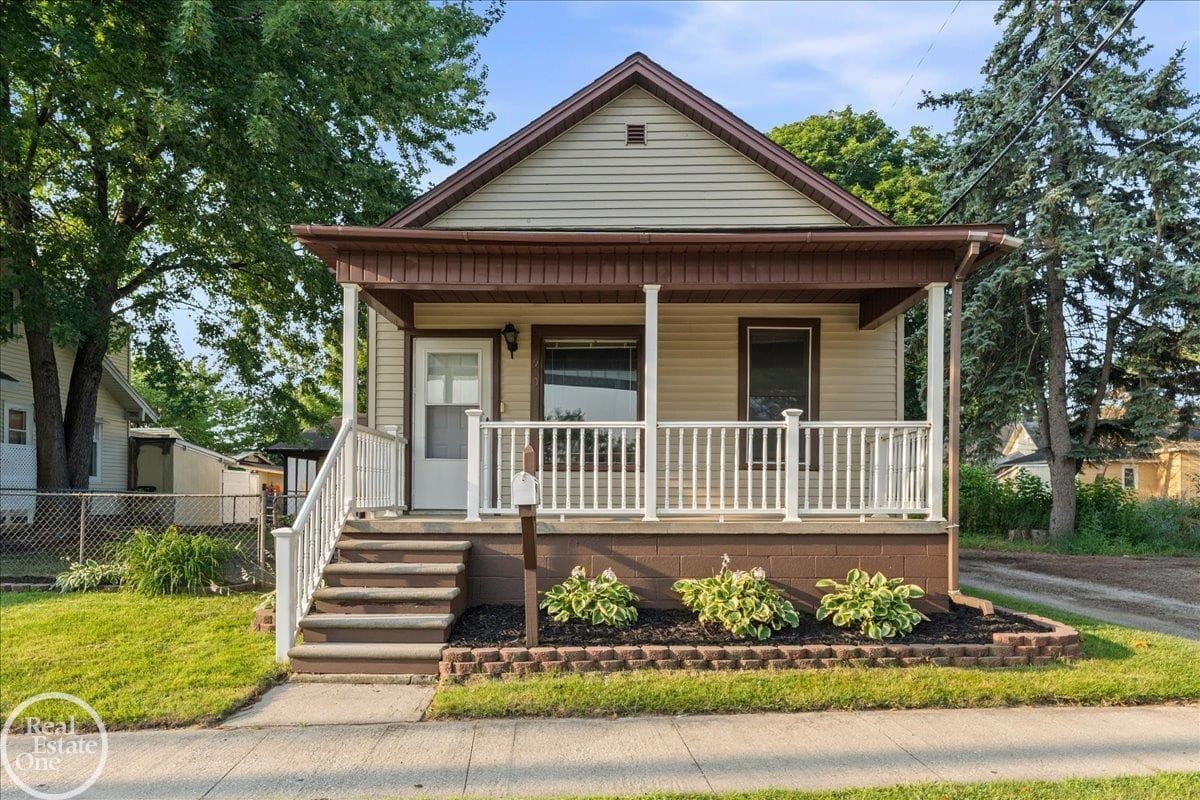 910 State Street, Port Huron, MI 48060