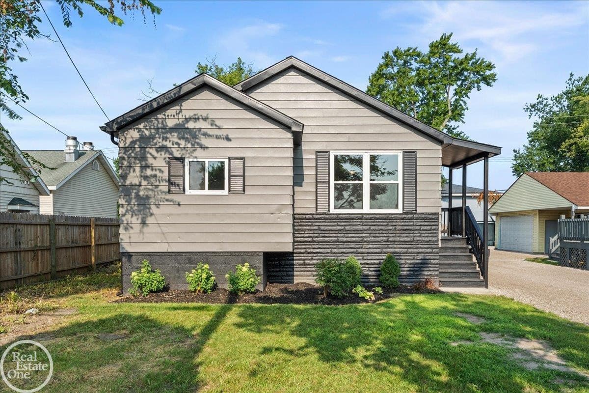 2635 24th Street, Port Huron, MI 48060