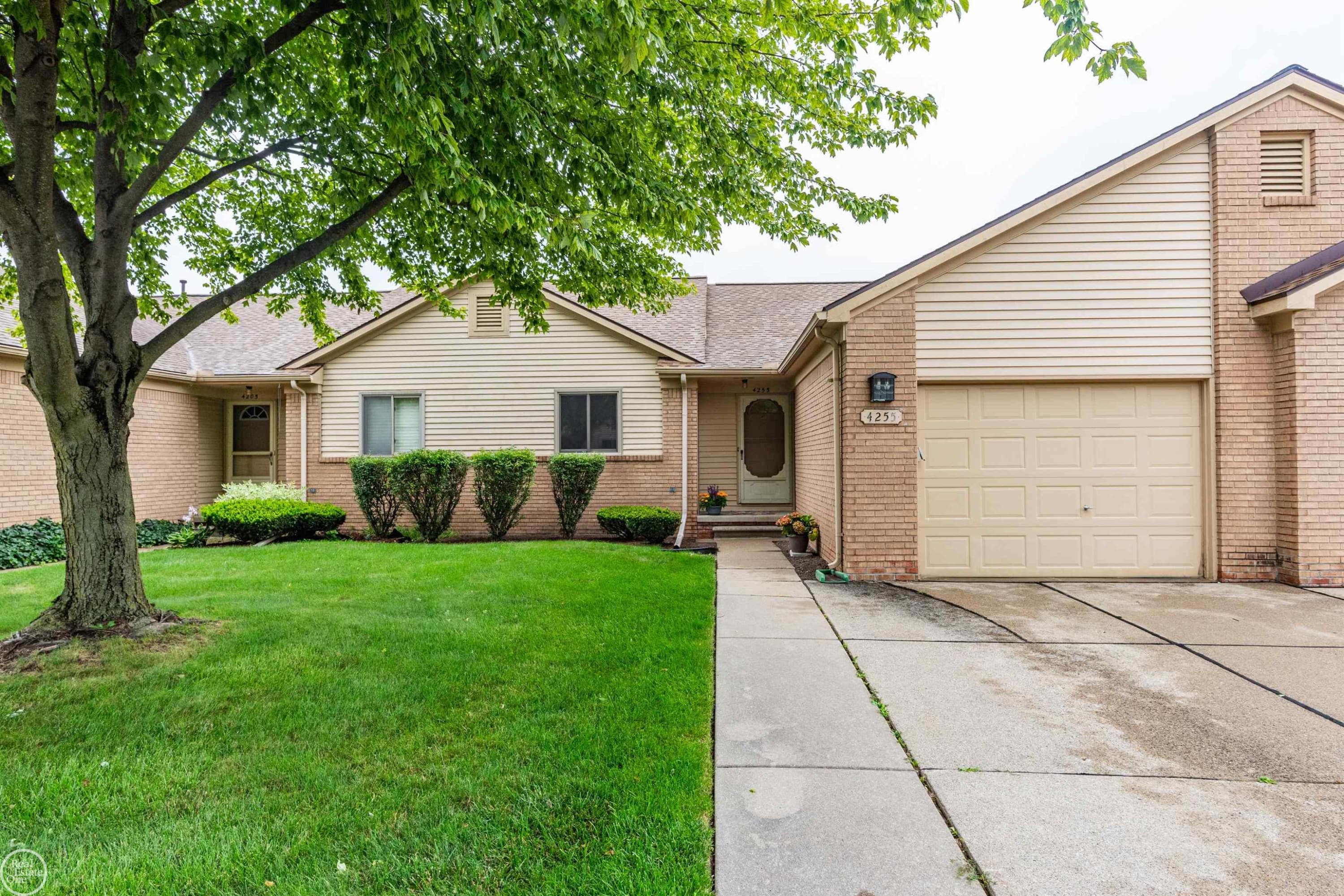 4255 John Paul Court, Warren, MI 48091