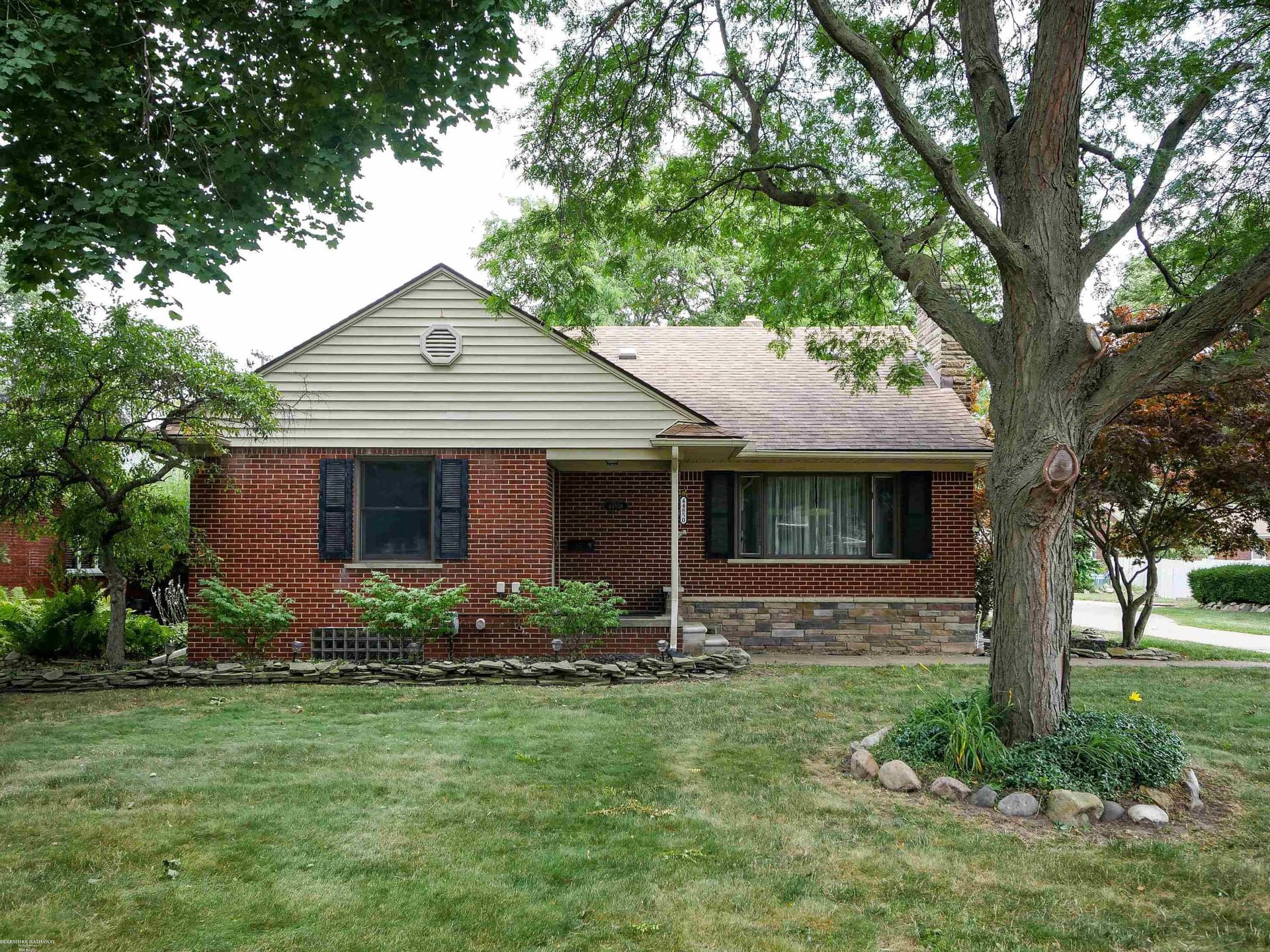 44850 Kemp Street, Sterling Heights, MI 48314