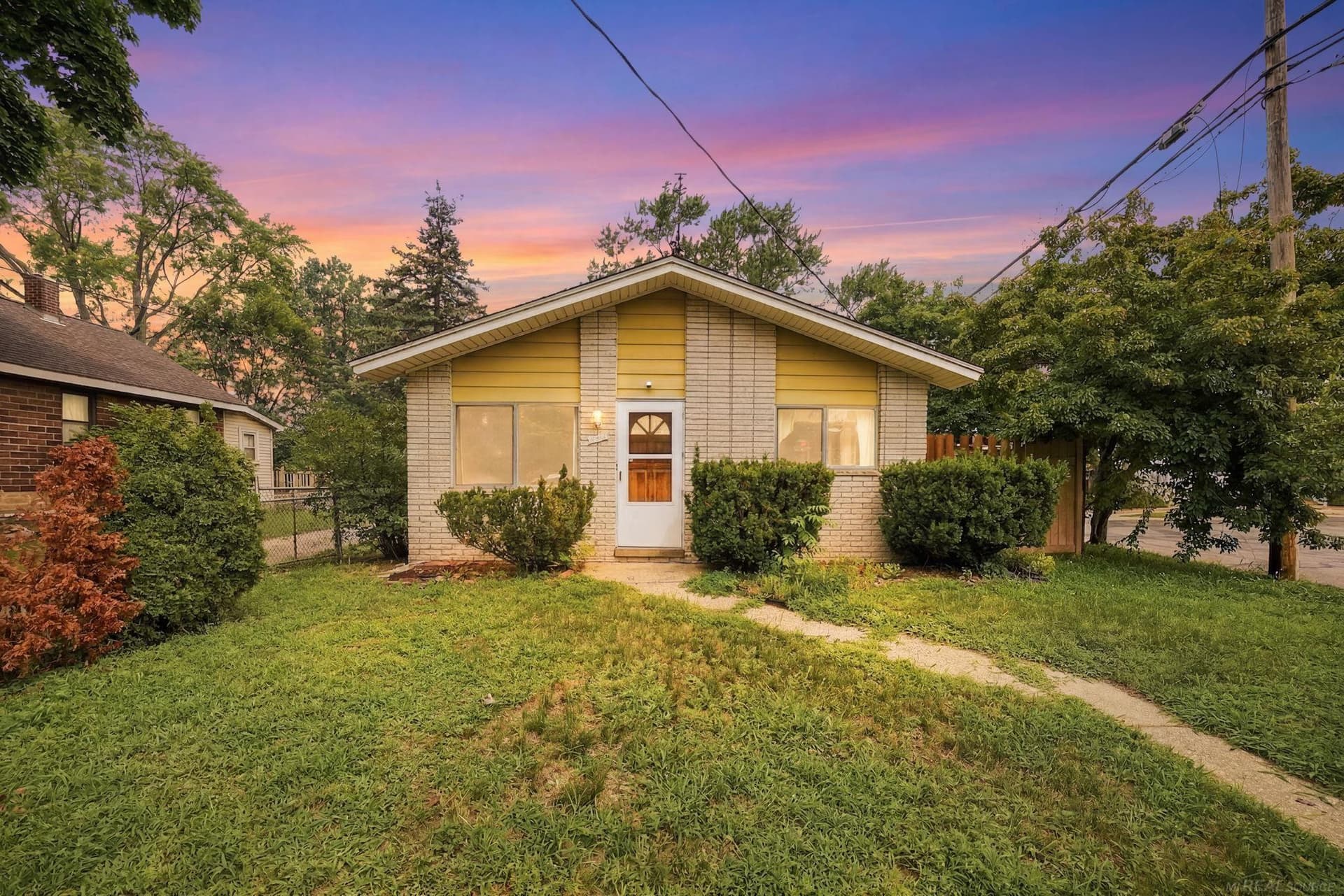 1069 Urbancrest Drive, Troy, MI 48083