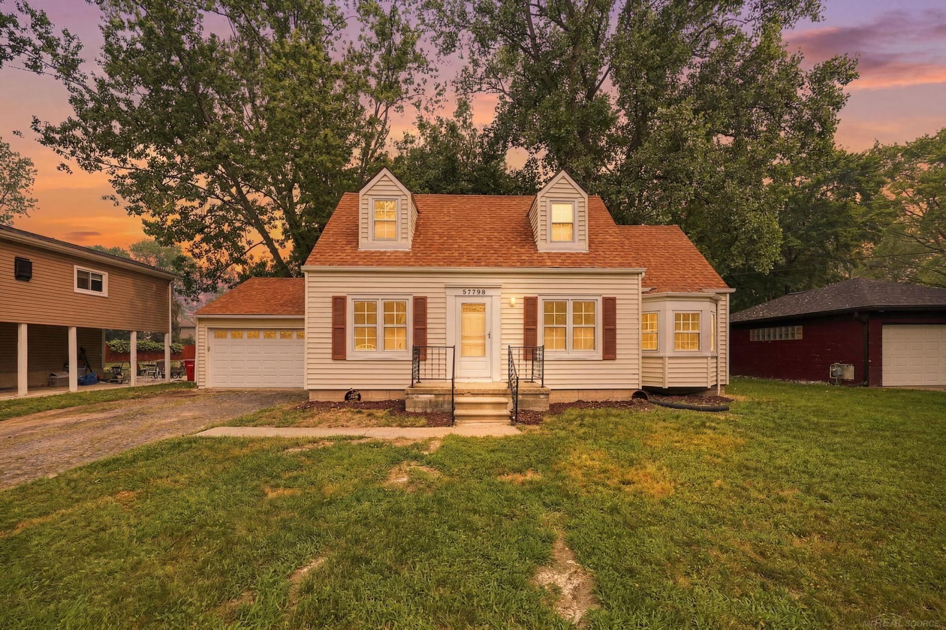 21726 8 1/2 Mile Road, Southfield, MI 48075