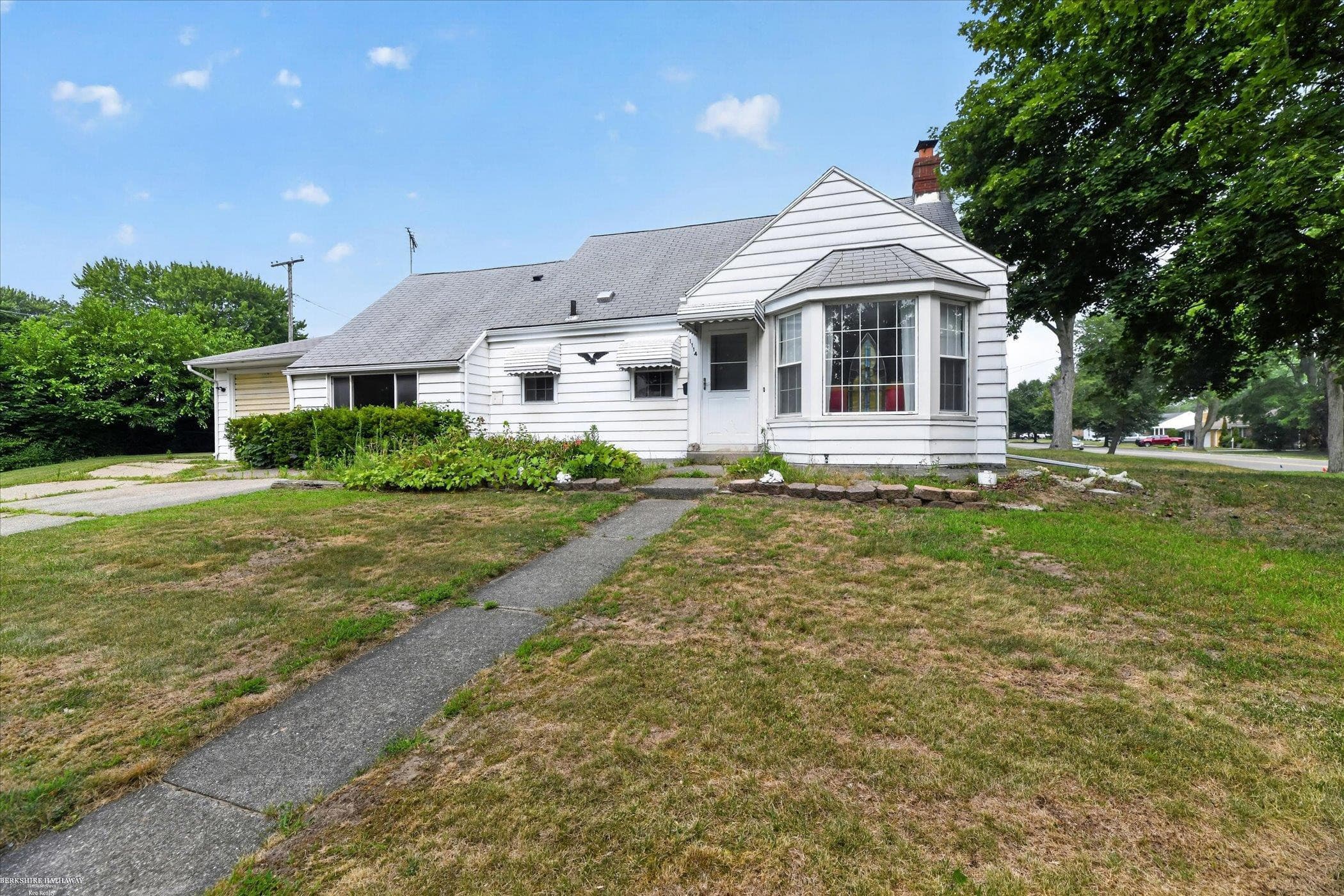 1114 Burlington Drive, Mount Clemens, MI 48043