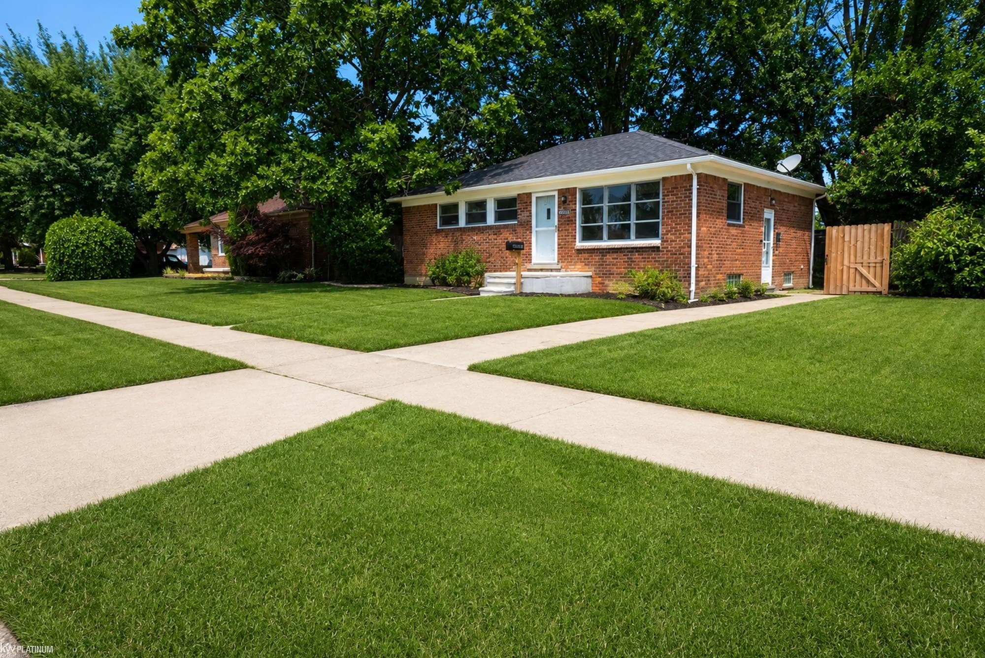 17225 Bell Avenue, Eastpointe, MI 48021