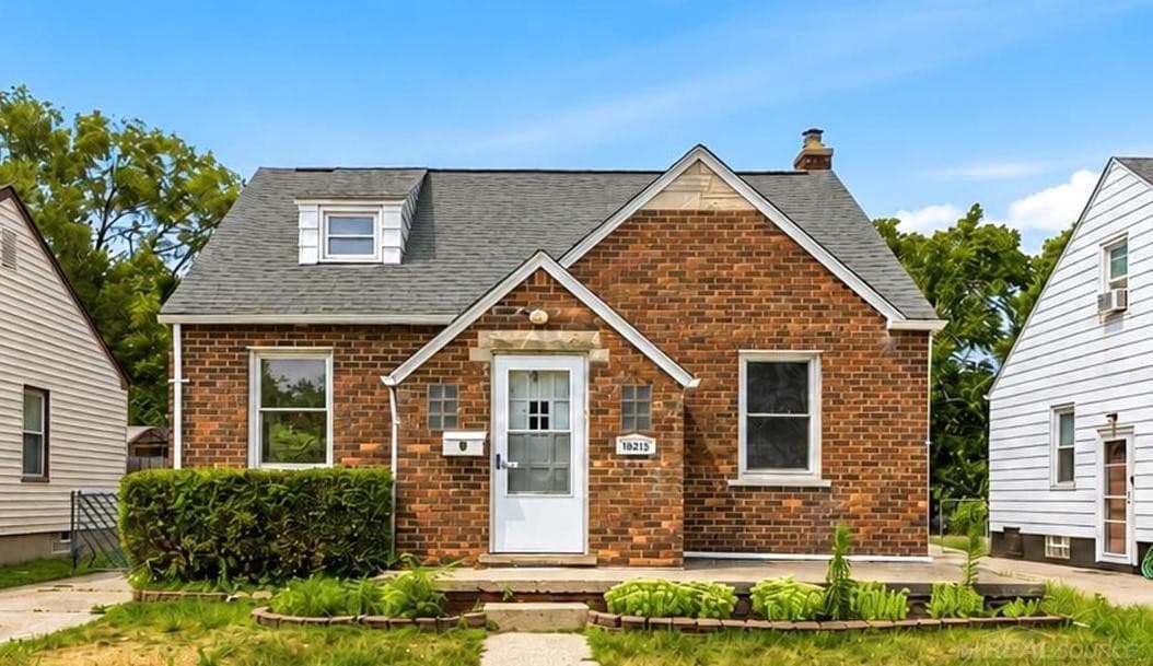 16213 Forest Avenue, Eastpointe, MI 48021