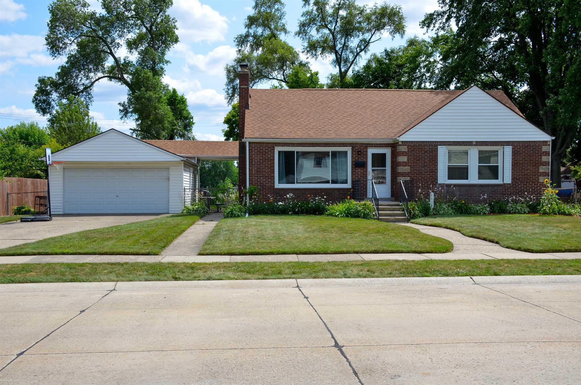 8474 Harding Street, Center Line, MI 48015