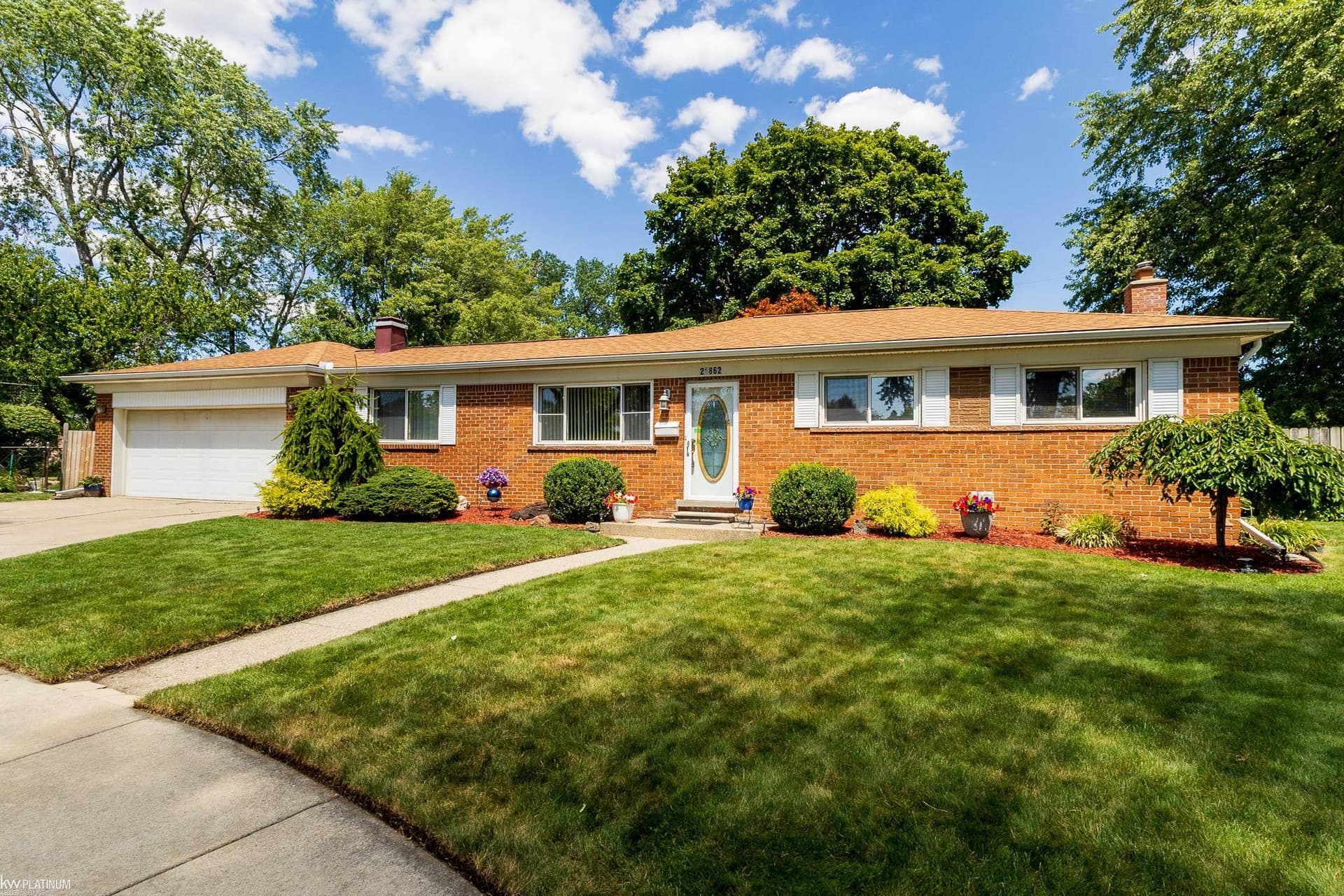 25862 Gunston Avenue, Warren, MI 48089