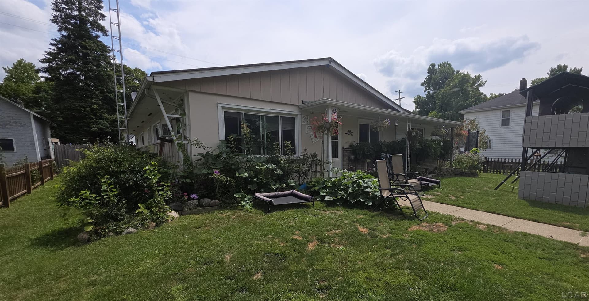 607 oak Street, Hudson, MI 49247