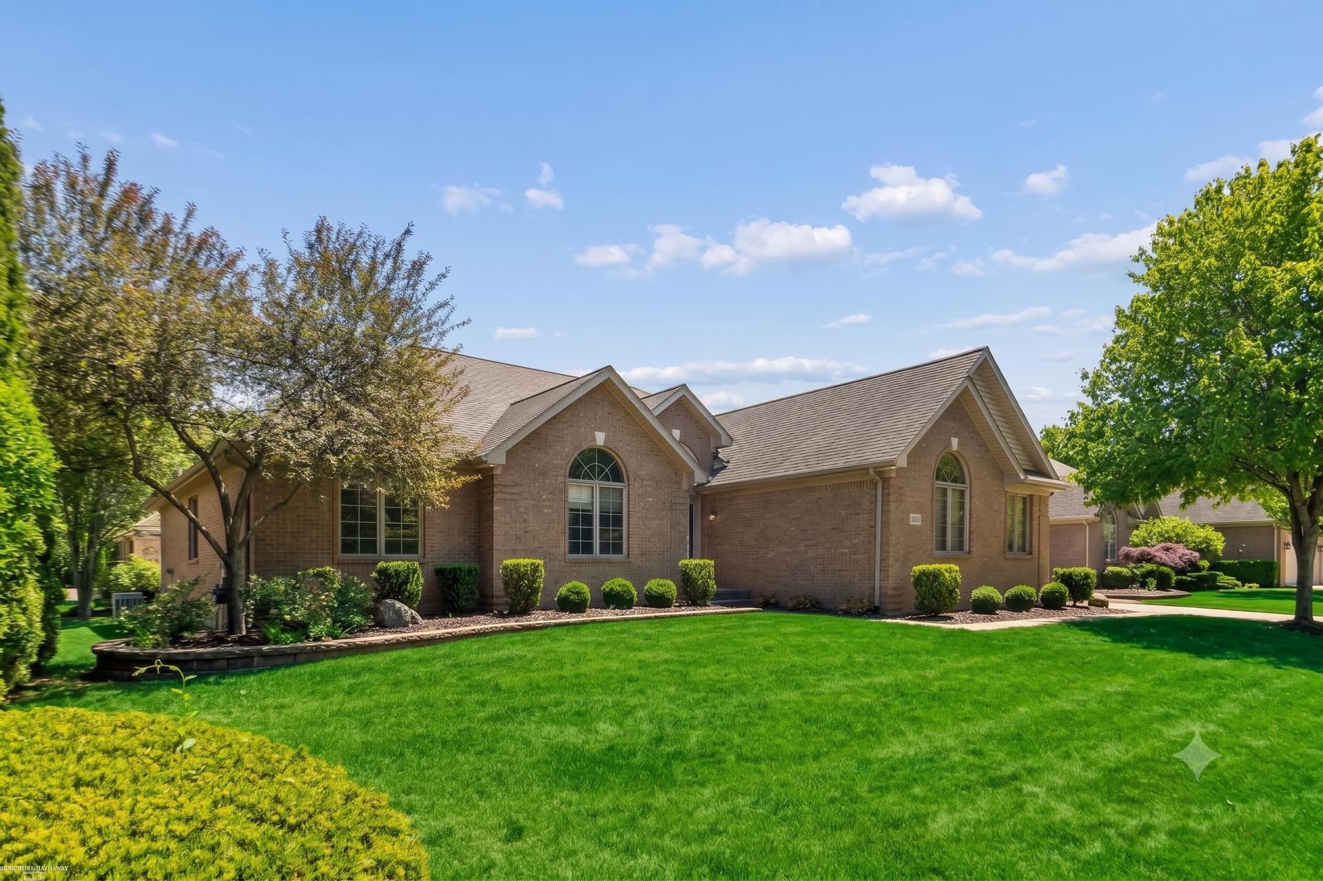 52688 Clinton Oak Lane, Shelby Twp, MI 48316