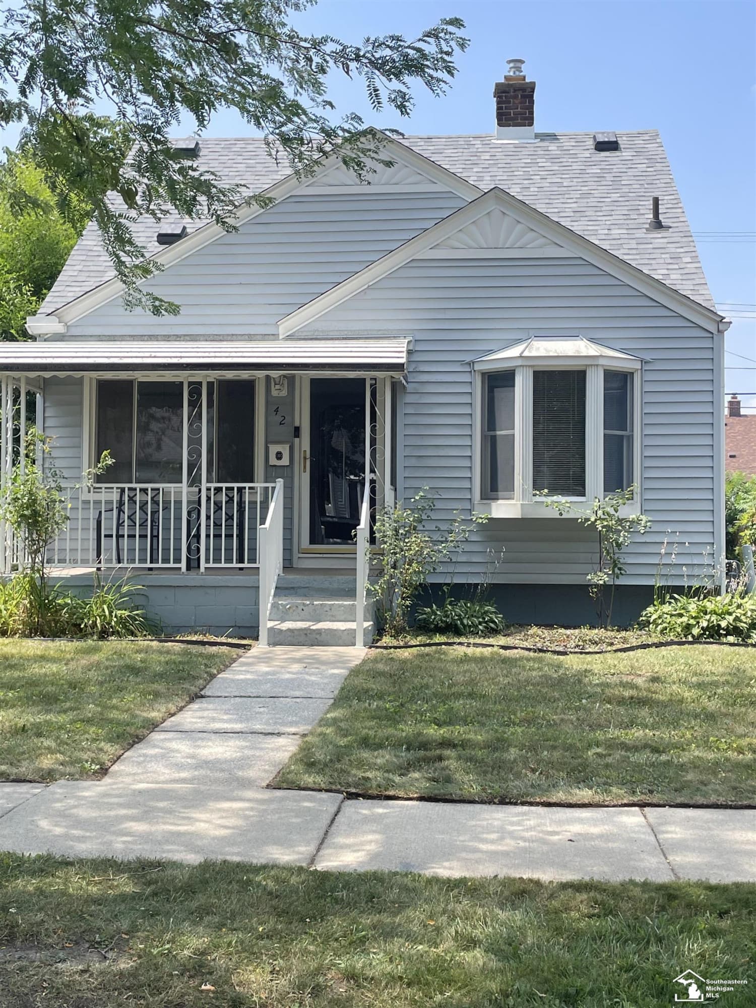42 Cleveland Street, Trenton, MI 48183