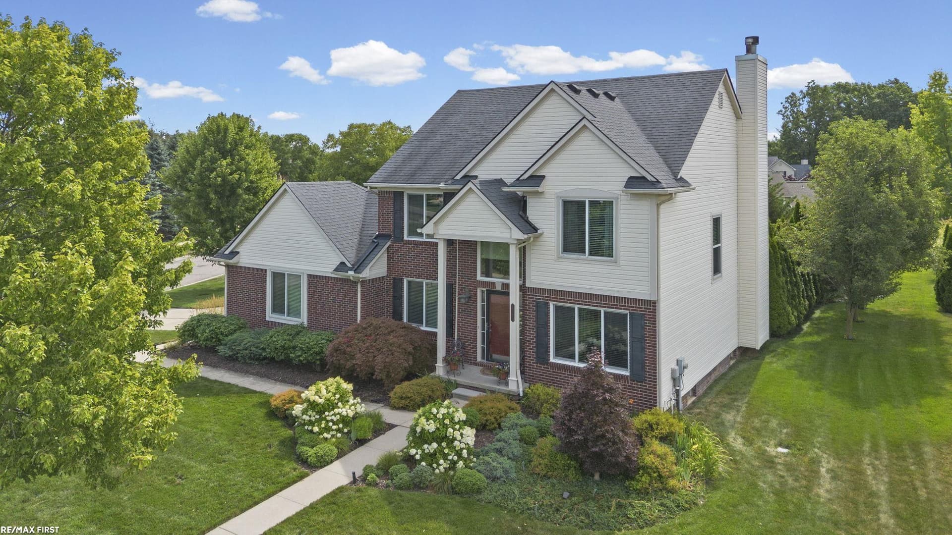 59373 Pacers Path Street, South Lyon, MI 48178