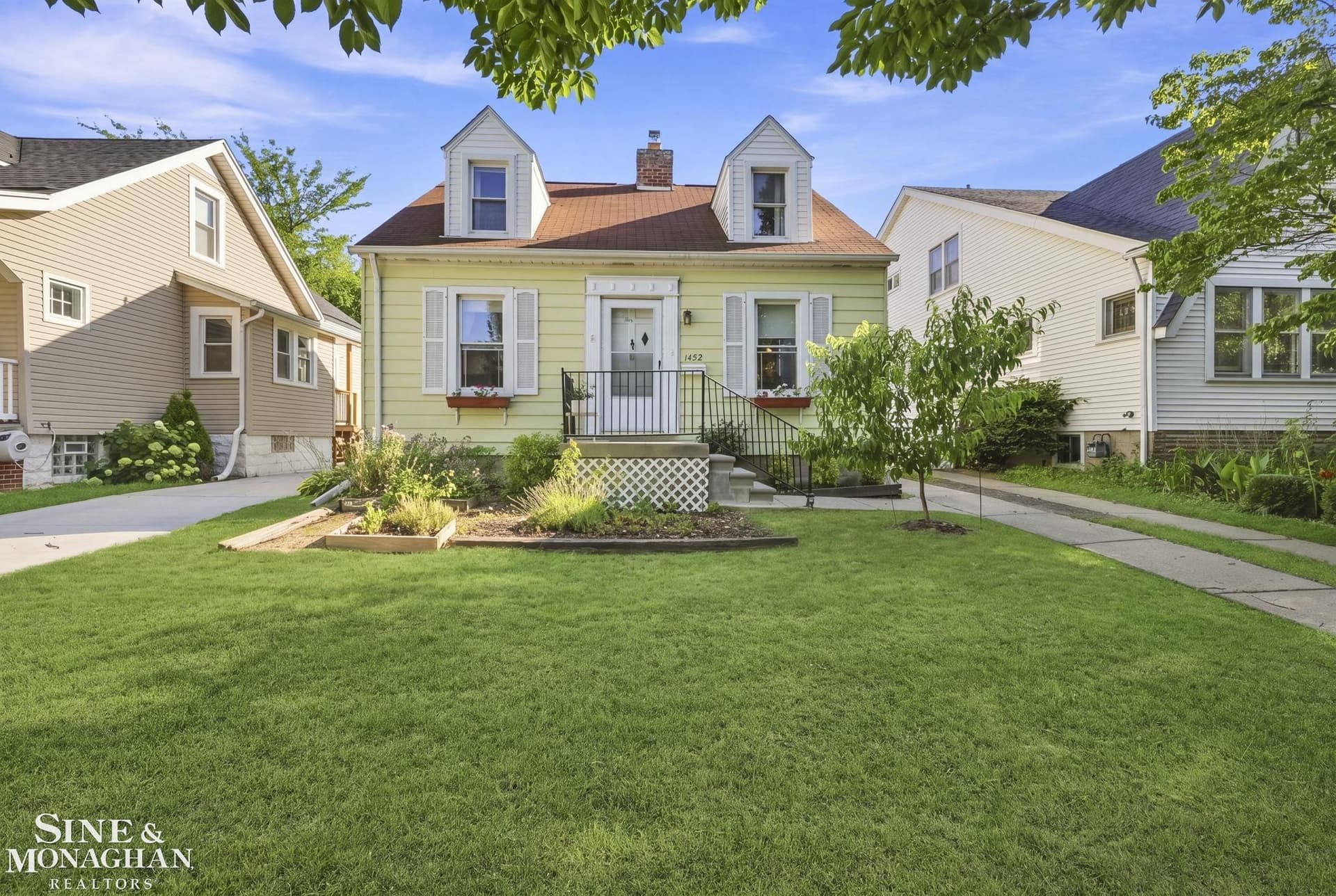 1452 Anita Avenue, Grosse Pointe Woods, MI 48236