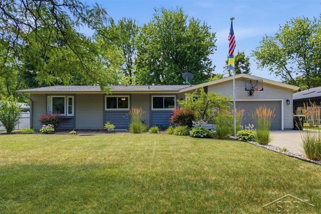 2208 Brookfield Drive, Midland, MI 48642