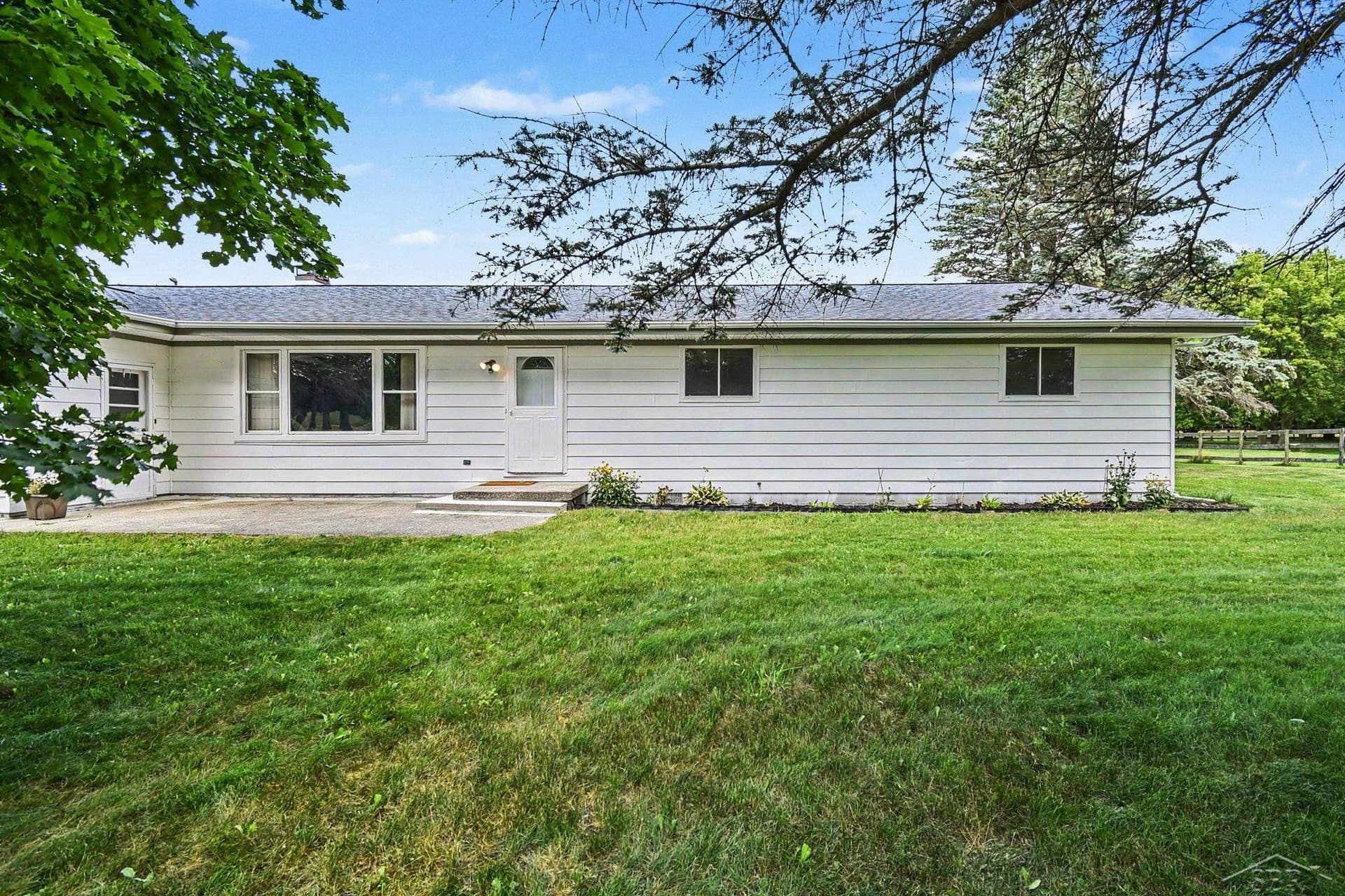 14460 Collier Road, Hemlock, MI 48626