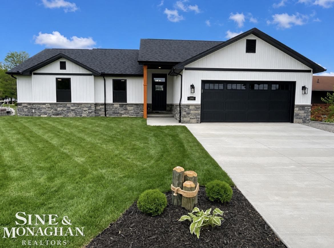 144 Channelsyde Drive, Algonac, MI 48001