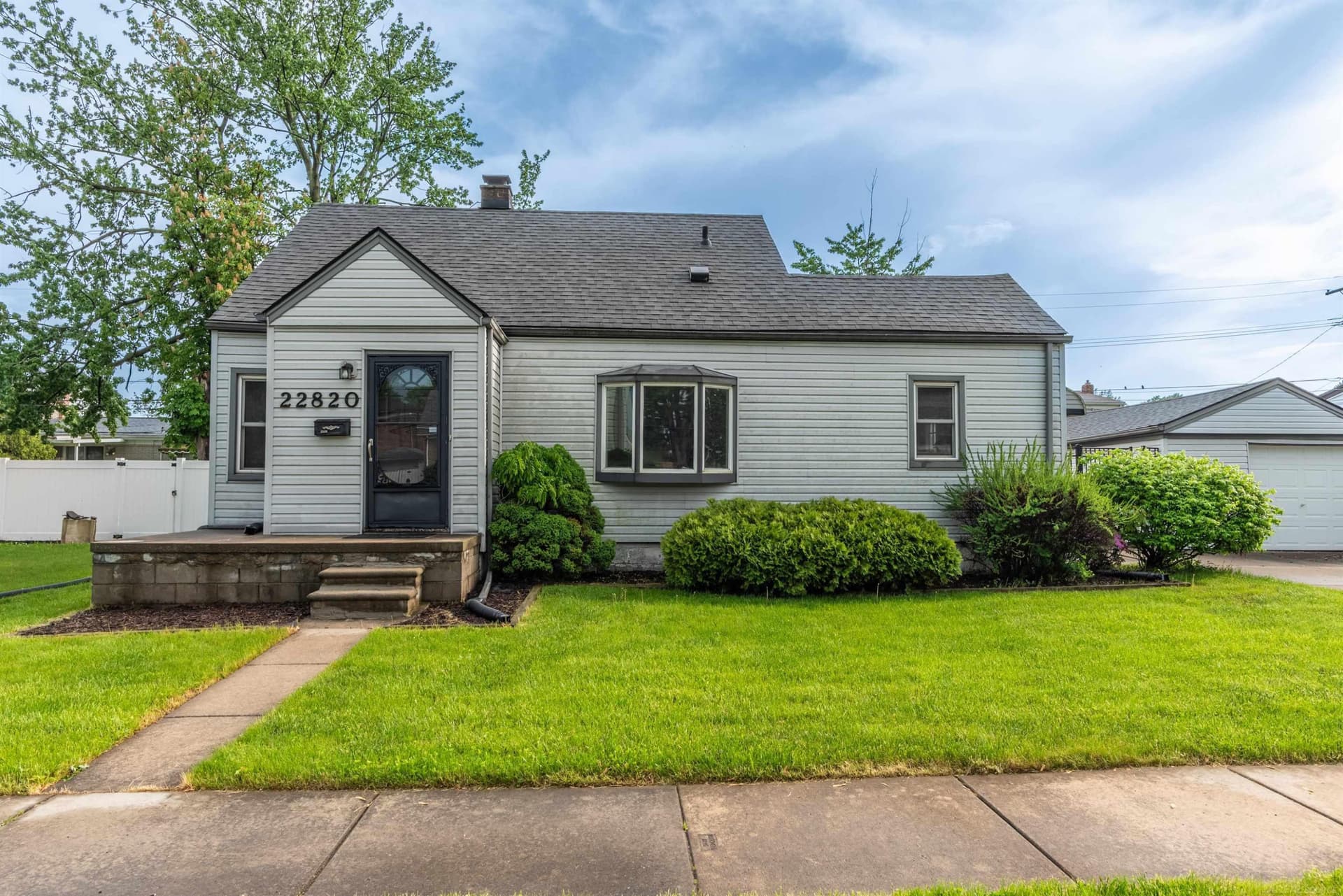 22820 Pleasant Street, Saint Clair Shores, MI 48080