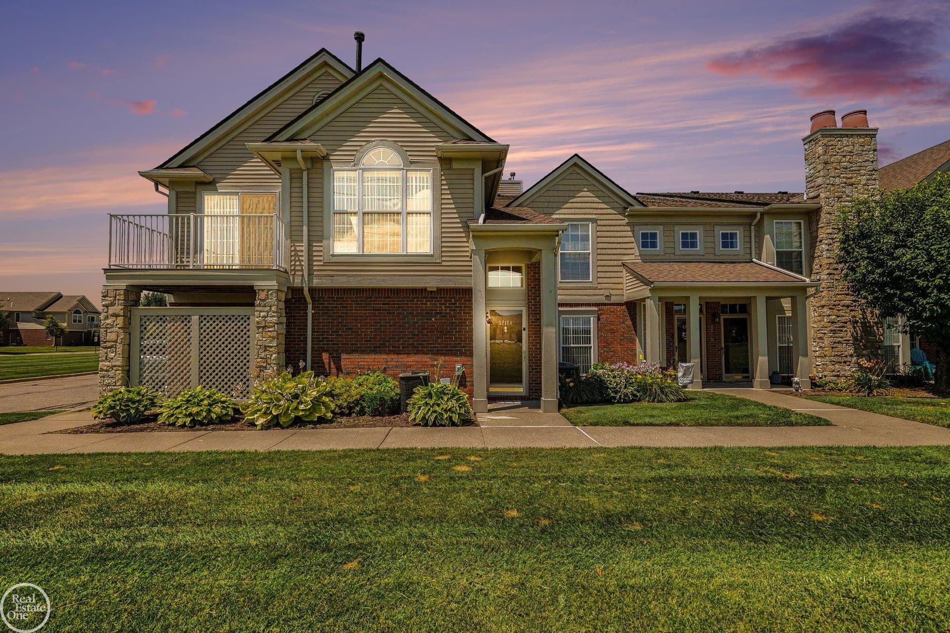 52164 Naugatuck Drive, Macomb, MI 48042