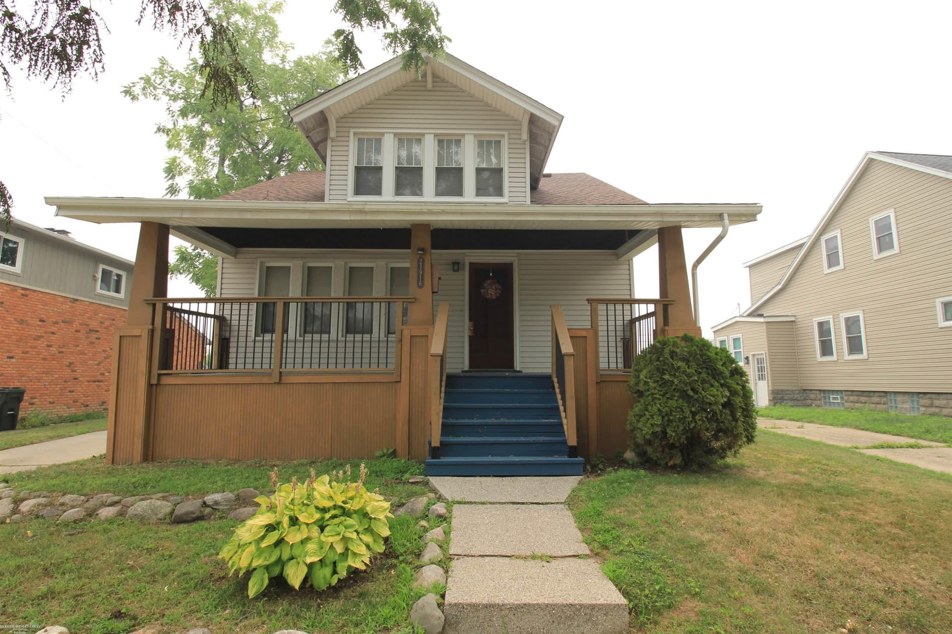 21916 Lakeview Street, Saint Clair Shores, MI 48080