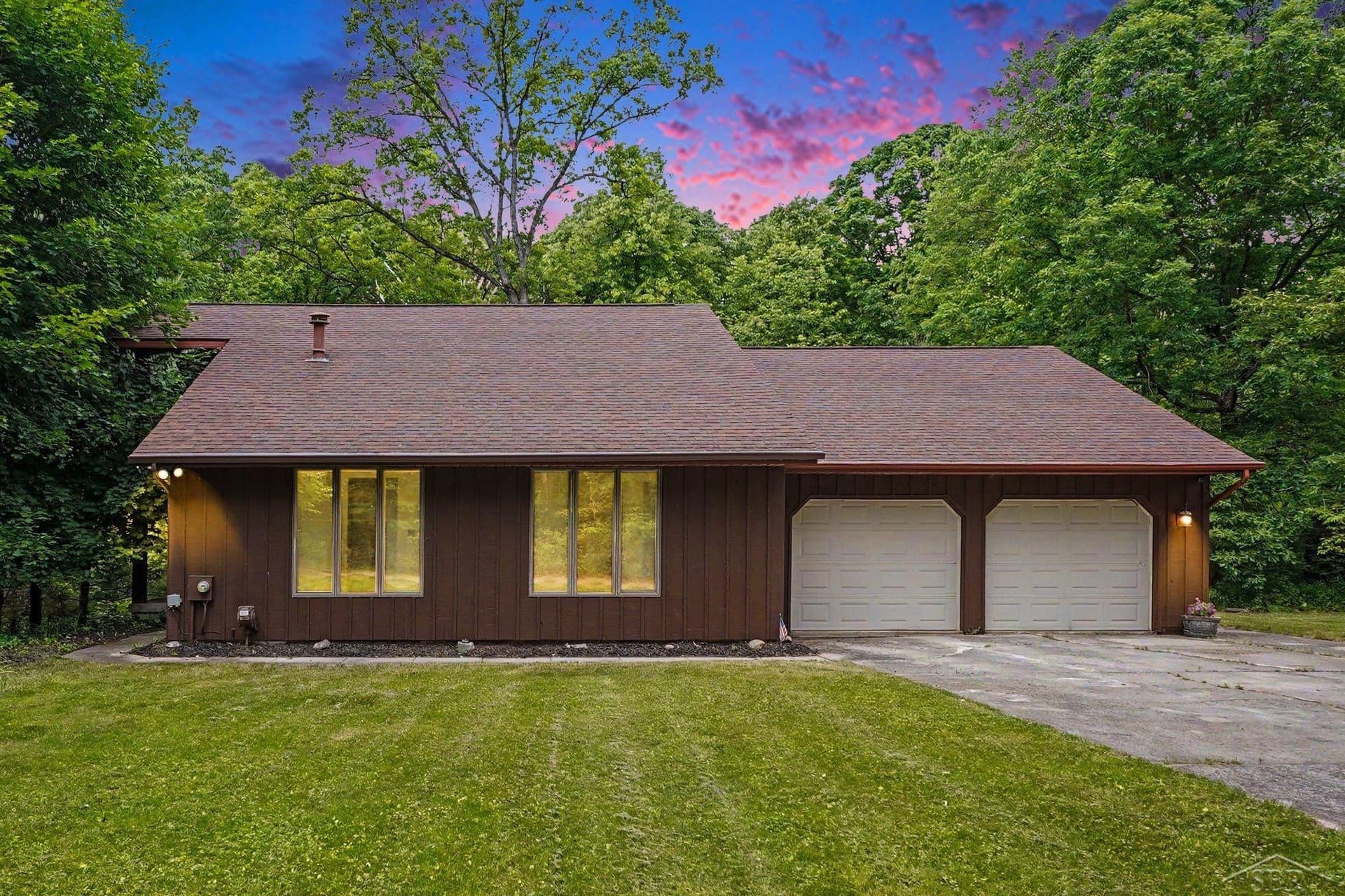 371 E Saginaw Road, Sanford, MI 48657