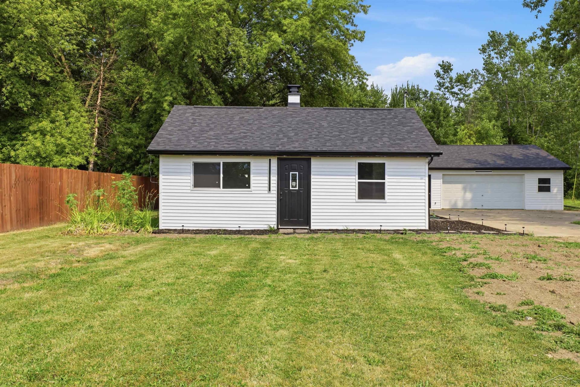 9095 East Road, Burt, MI 48417