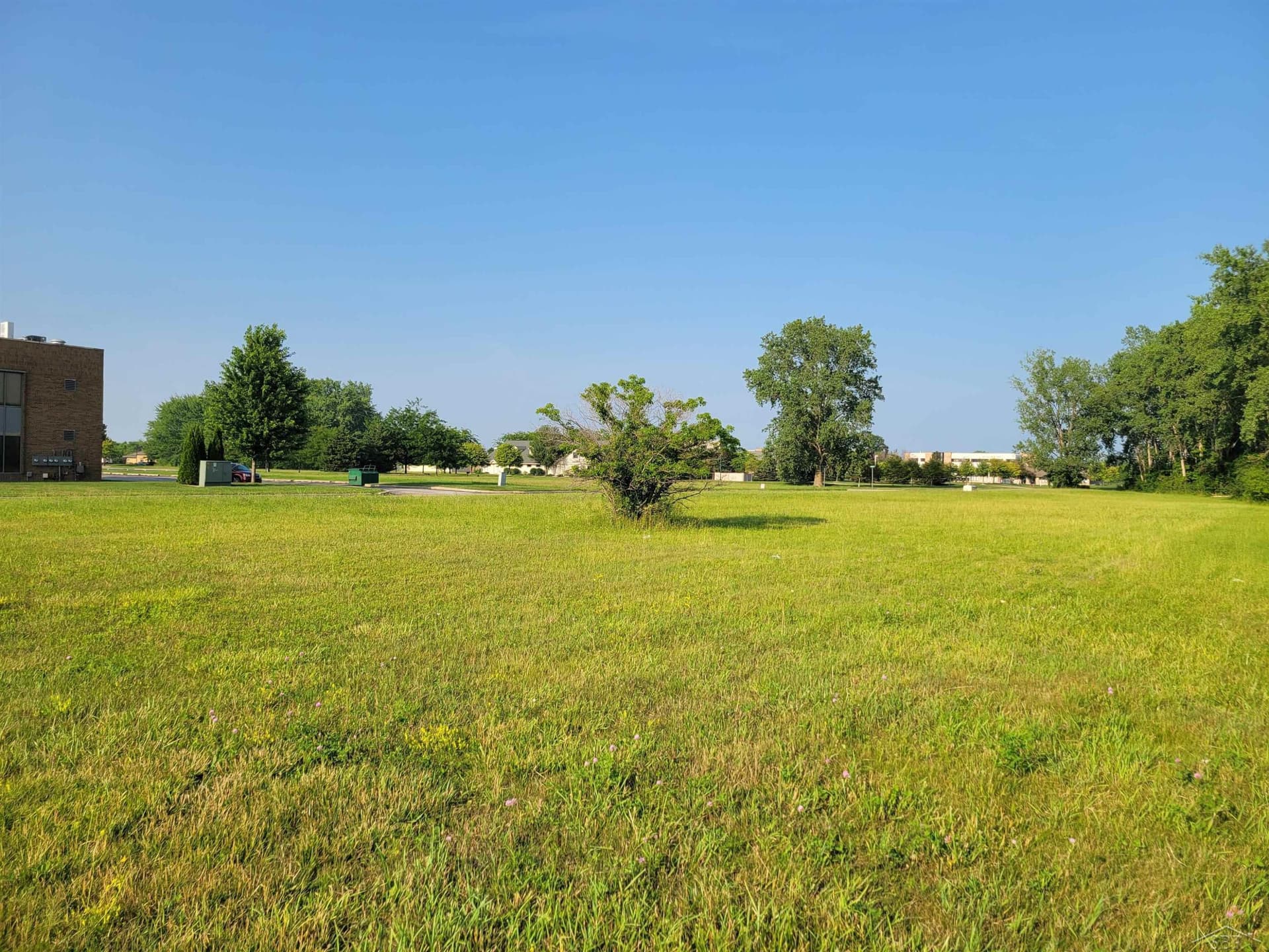 S McLeod Drive, Saginaw, MI 48604