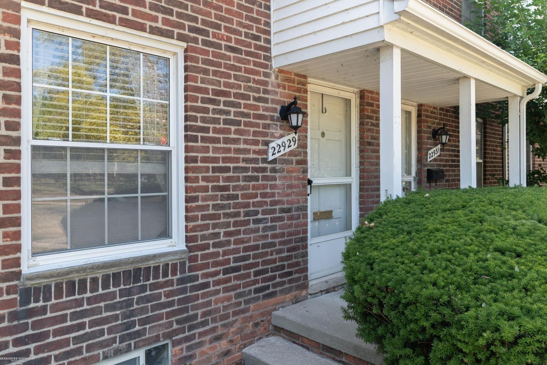 22929 Lakeshore Road, Saint Clair Shores, MI 48080