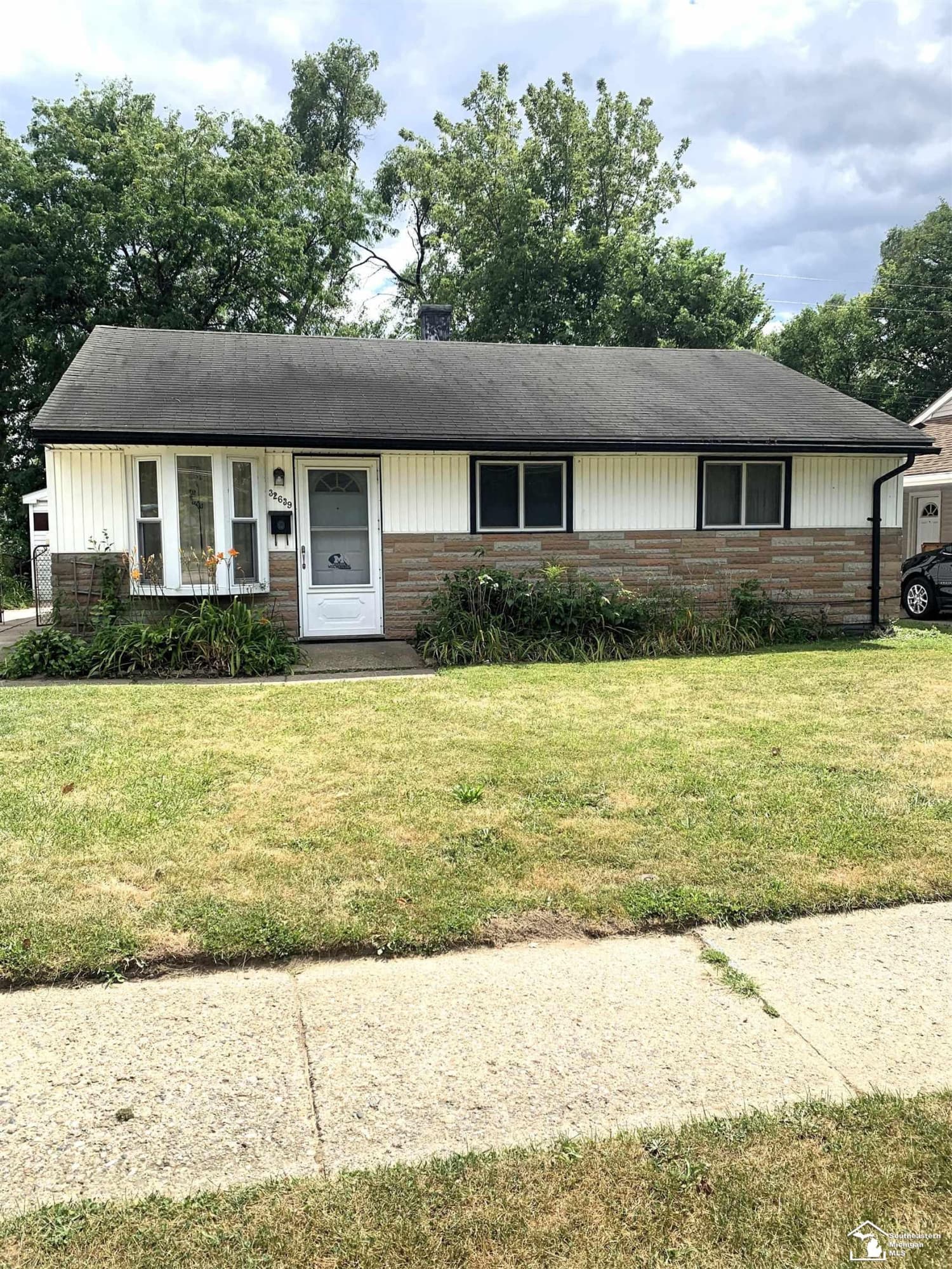 32639 Palmer Road, Westland, MI 48186