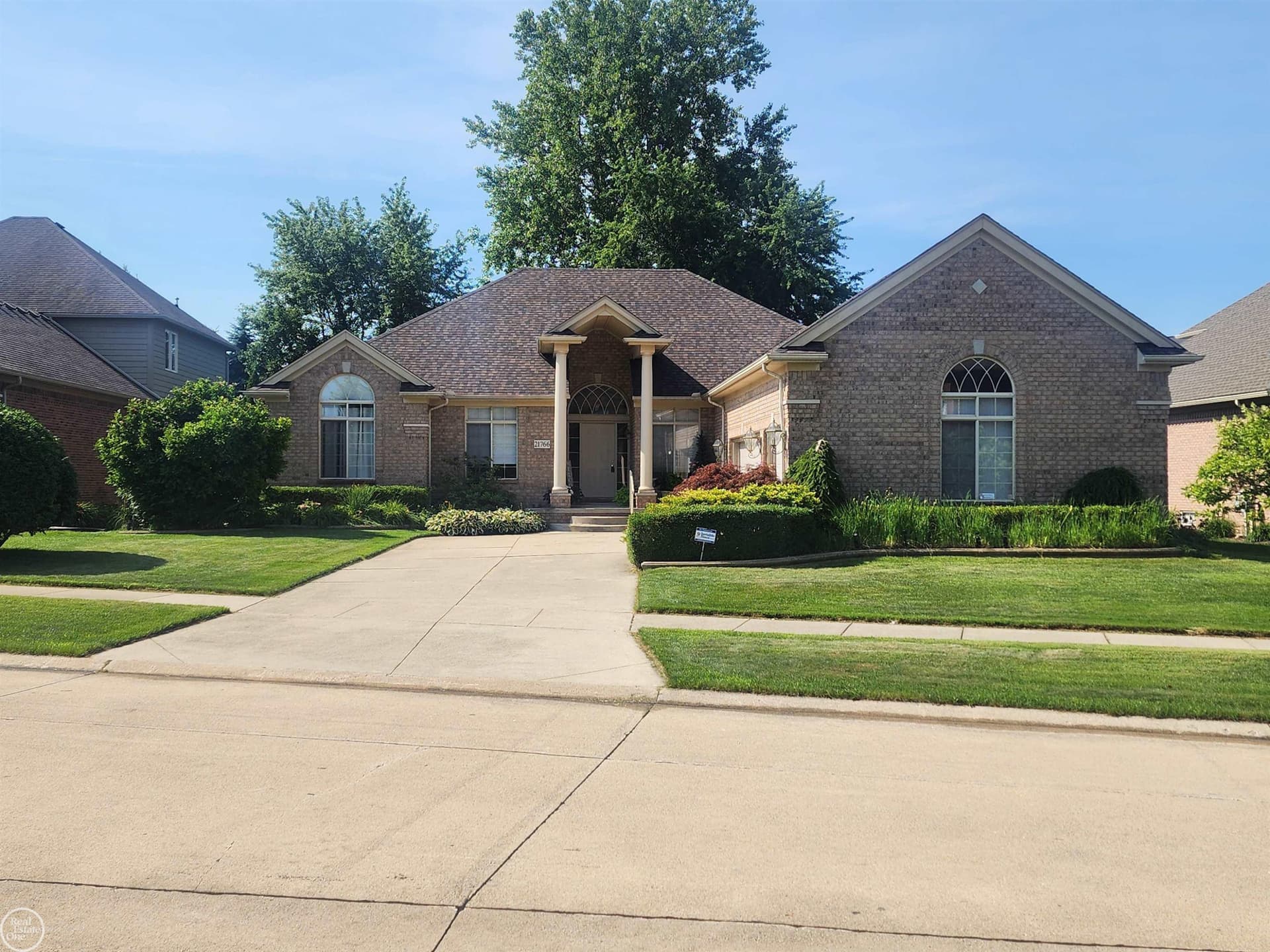 21766 Ambassador Drive, Macomb, MI 48044