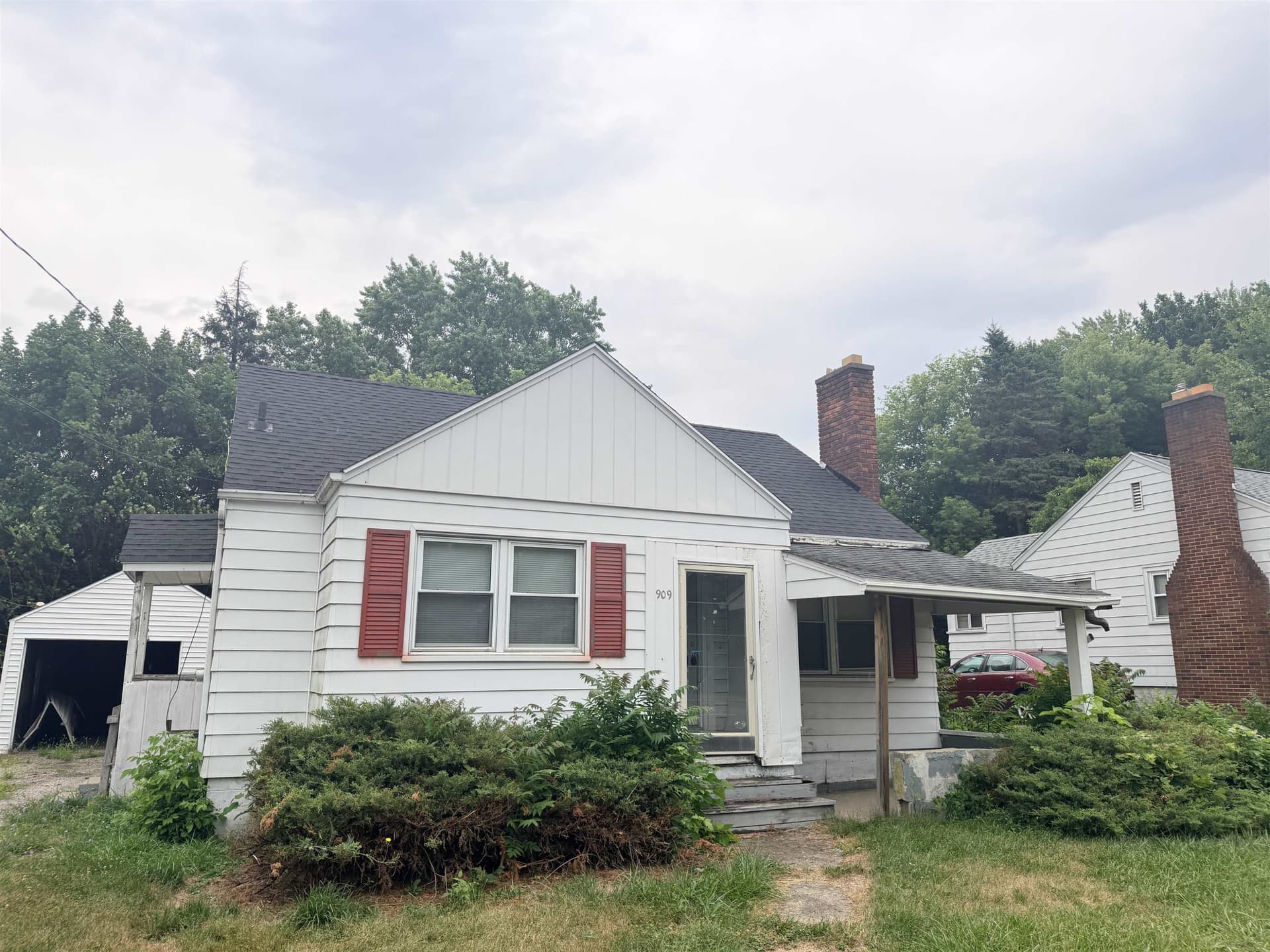 909 S Ballenger Highway, Flint, MI 48532