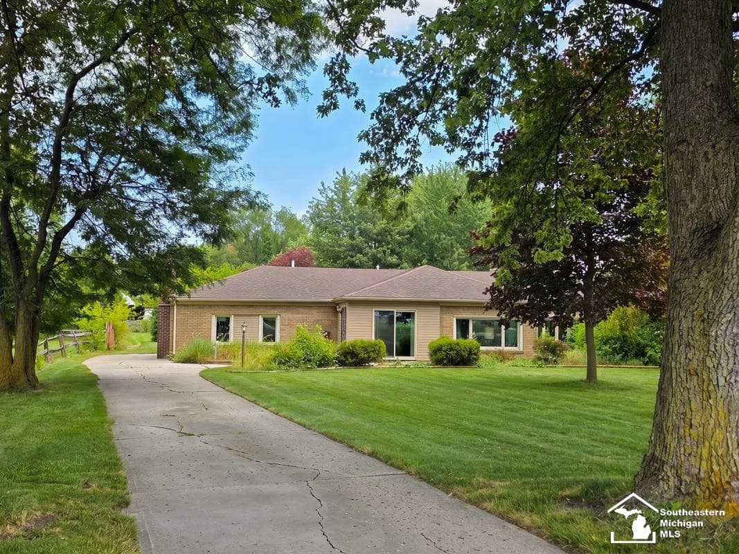 10104 Bay Creek Road, Erie, MI