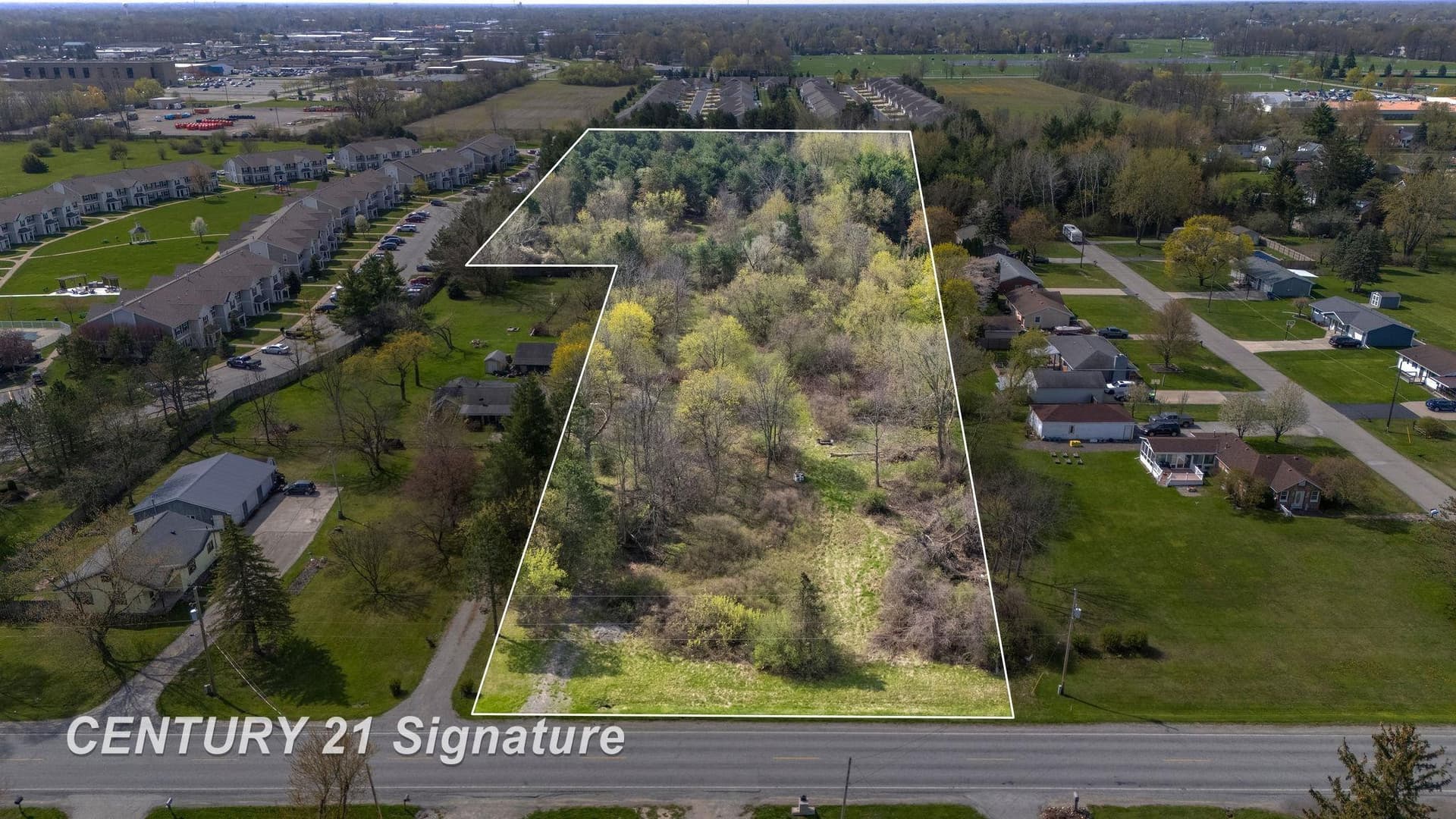 Schust Road, Saginaw, MI 48603